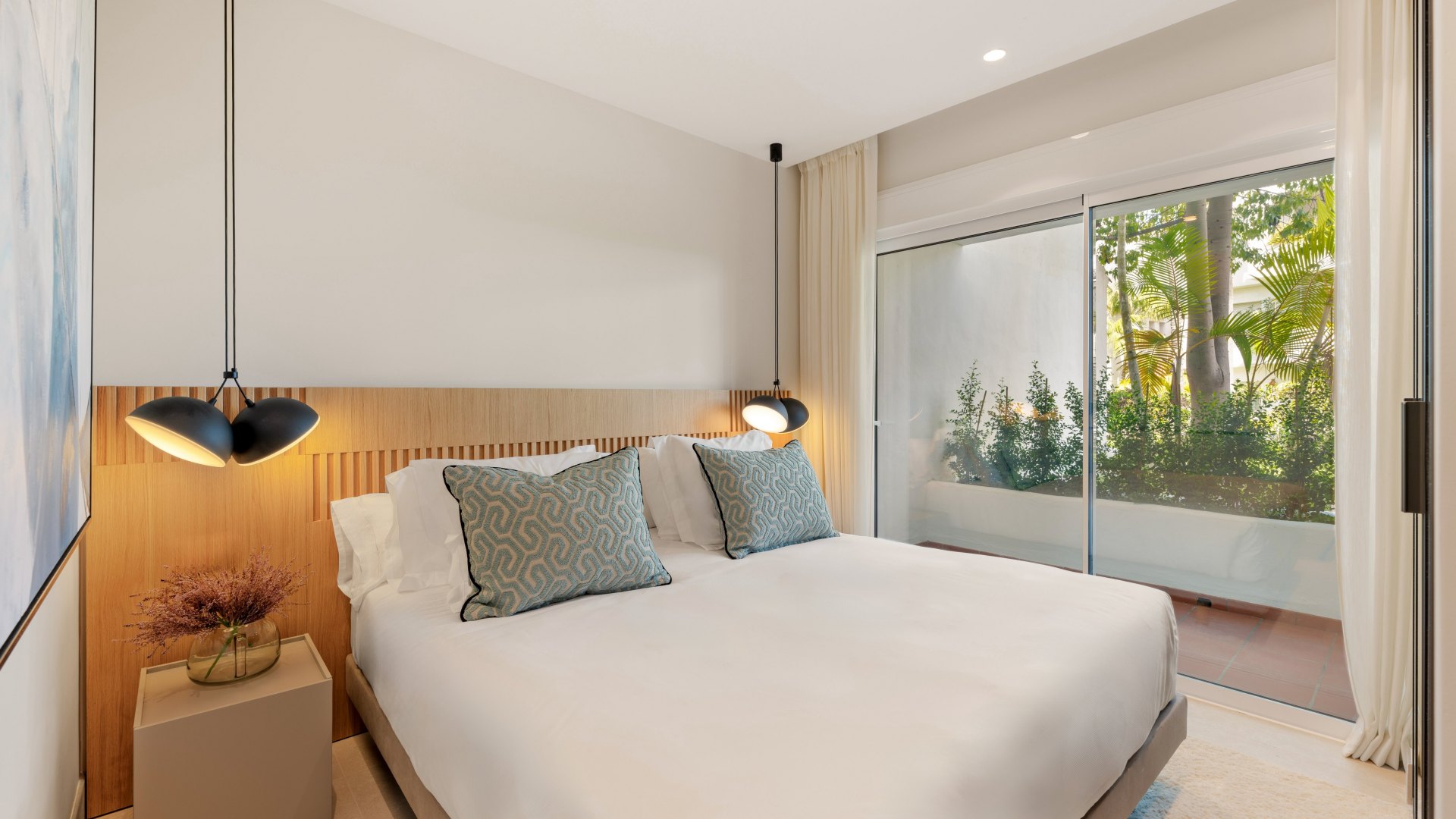 Elegance and spectacular views in the heart of Costalita, New Golden Mile, Estepona