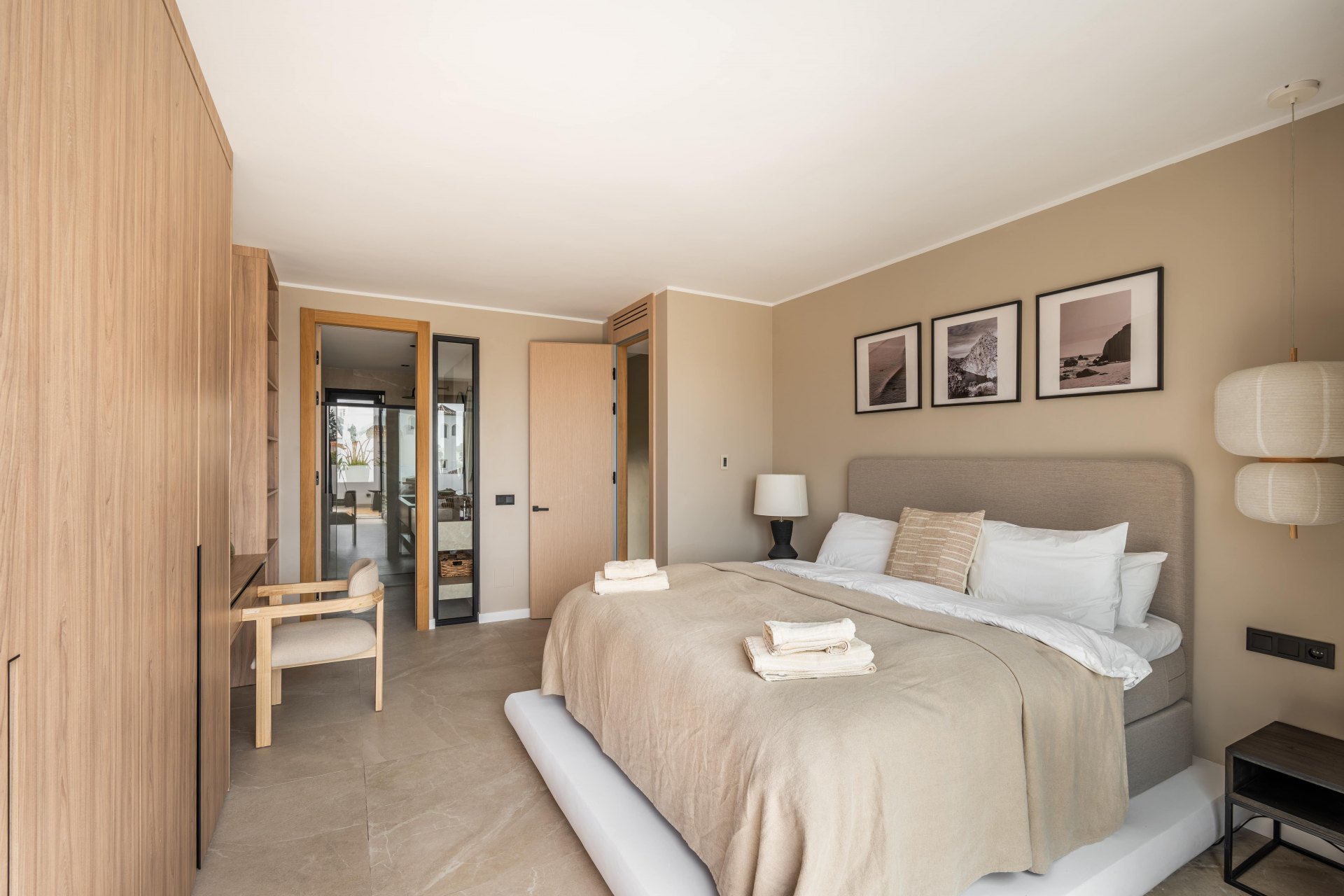 Villa que combina el encanto mediterráneo con la elegancia moderna junto a la playa en San Pedro de Alcántara, Marbella