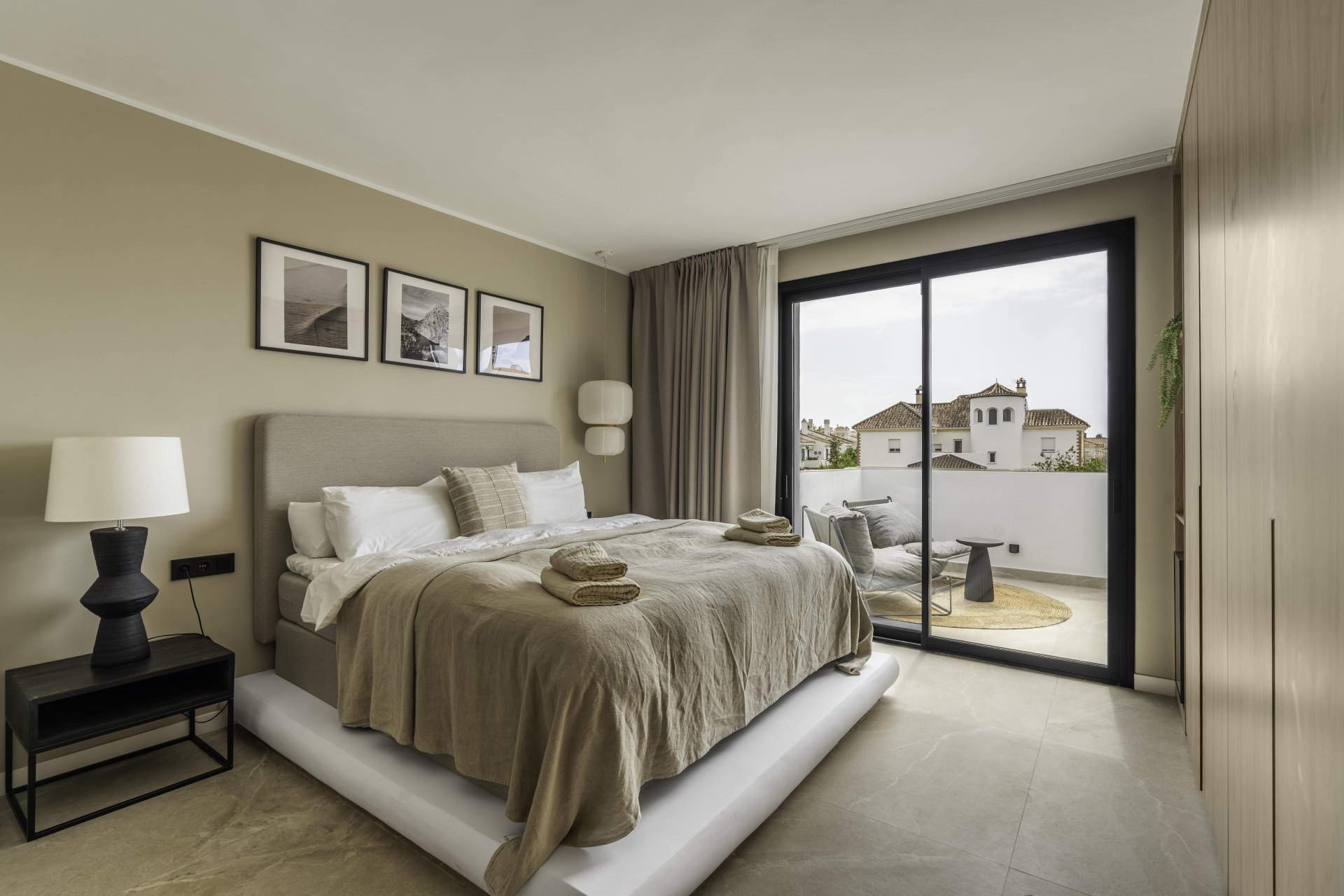 Villa que combina el encanto mediterráneo con la elegancia moderna junto a la playa en San Pedro de Alcántara, Marbella