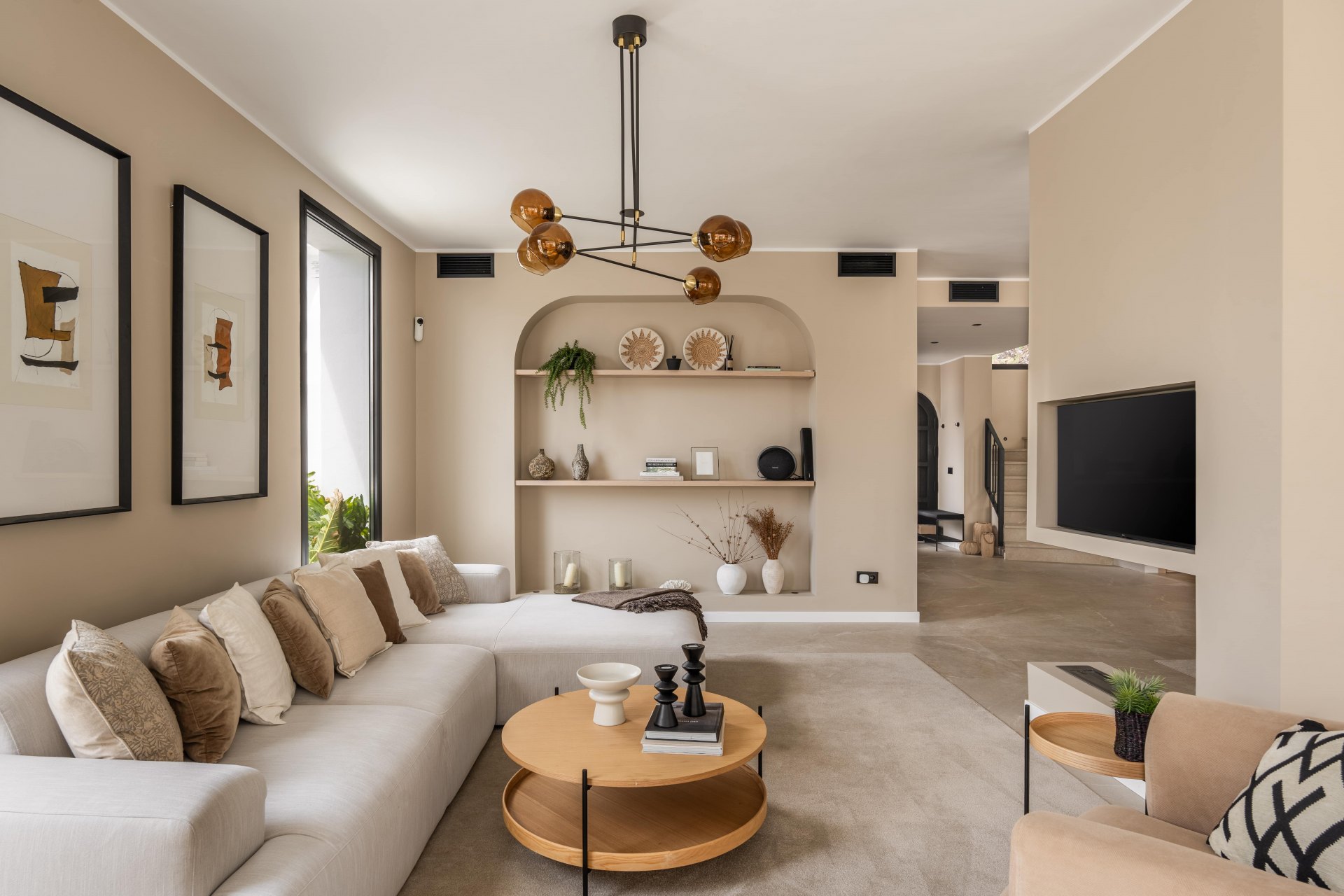 Villa que combina el encanto mediterráneo con la elegancia moderna junto a la playa en San Pedro de Alcántara, Marbella