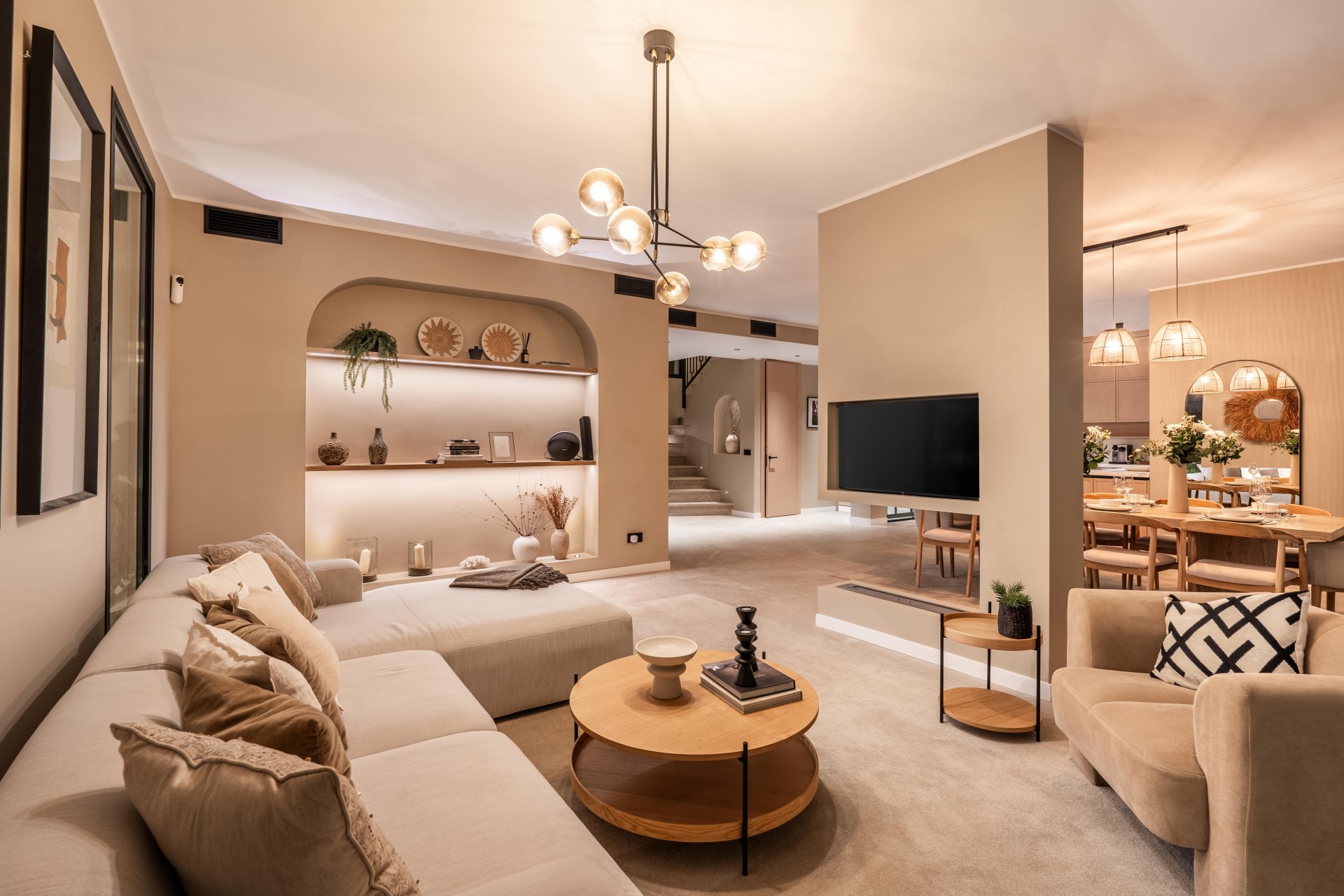 Villa que combina el encanto mediterráneo con la elegancia moderna junto a la playa en San Pedro de Alcántara, Marbella