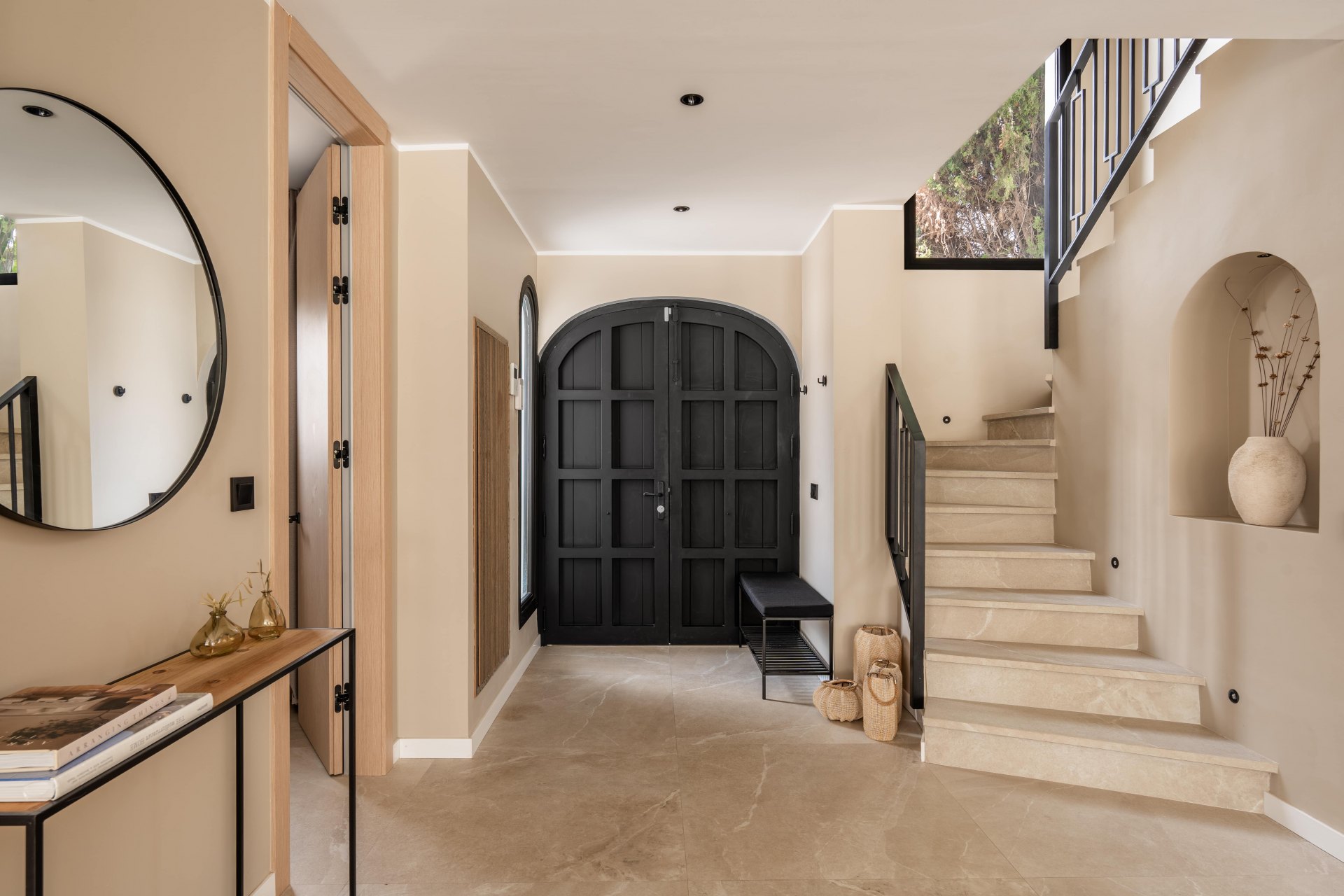 Villa que combina el encanto mediterráneo con la elegancia moderna junto a la playa en San Pedro de Alcántara, Marbella