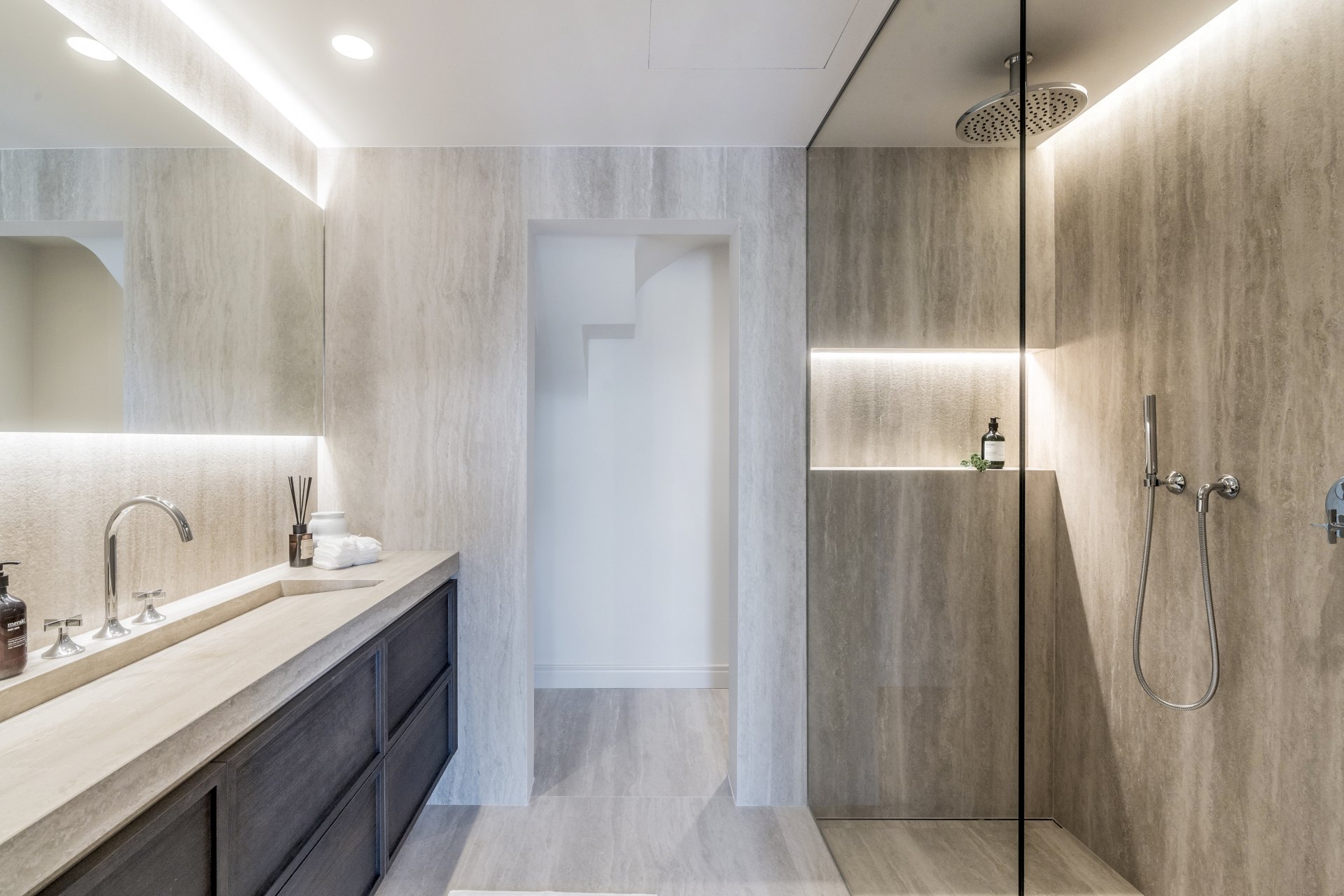 Ático exclusivo en Nueva Andalucía con Vistas Panorámicas al Mar y La Concha