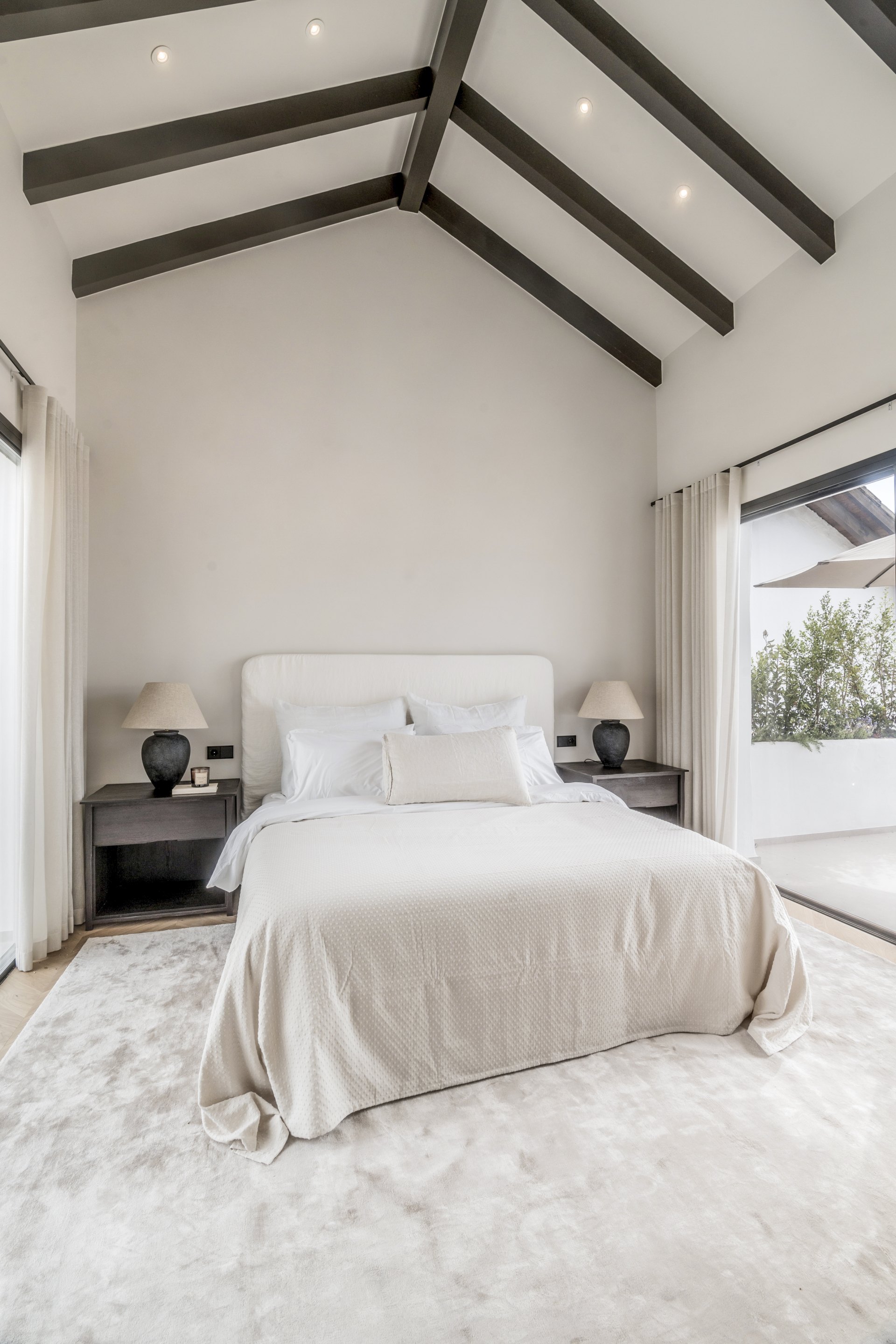 Ático exclusivo en Nueva Andalucía con Vistas Panorámicas al Mar y La Concha