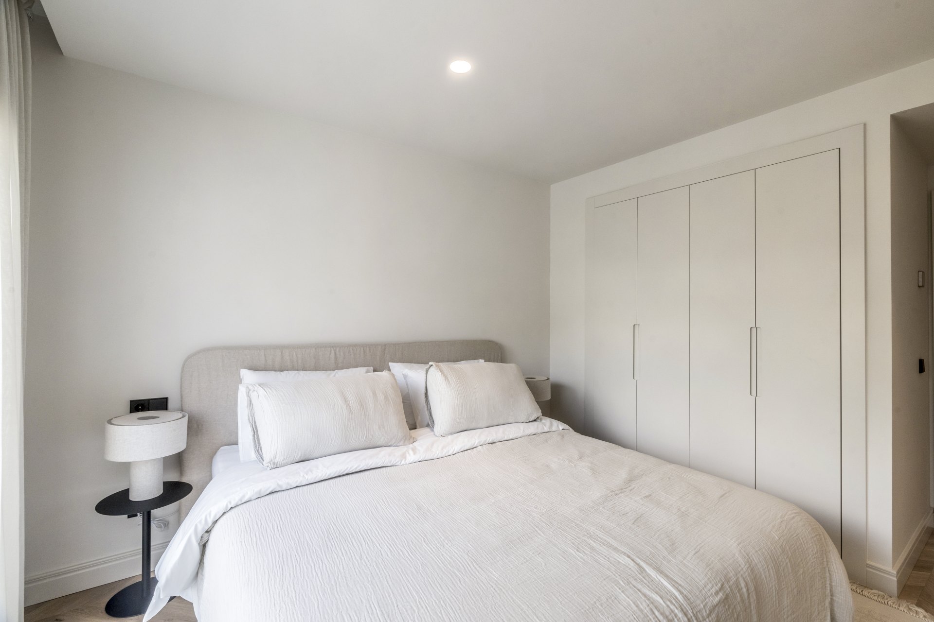 Ático exclusivo en Nueva Andalucía con Vistas Panorámicas al Mar y La Concha