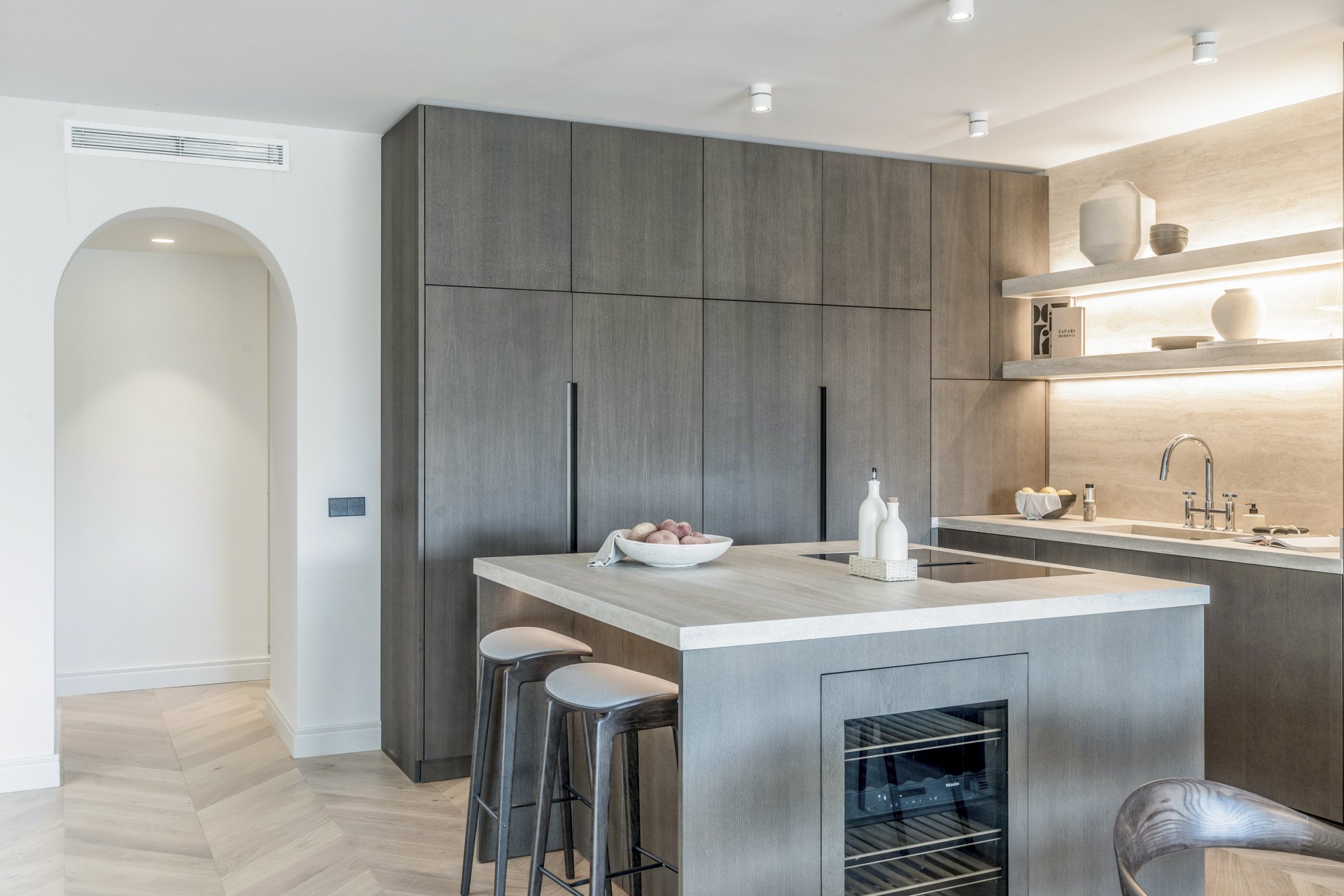 Ático exclusivo en Nueva Andalucía con Vistas Panorámicas al Mar y La Concha