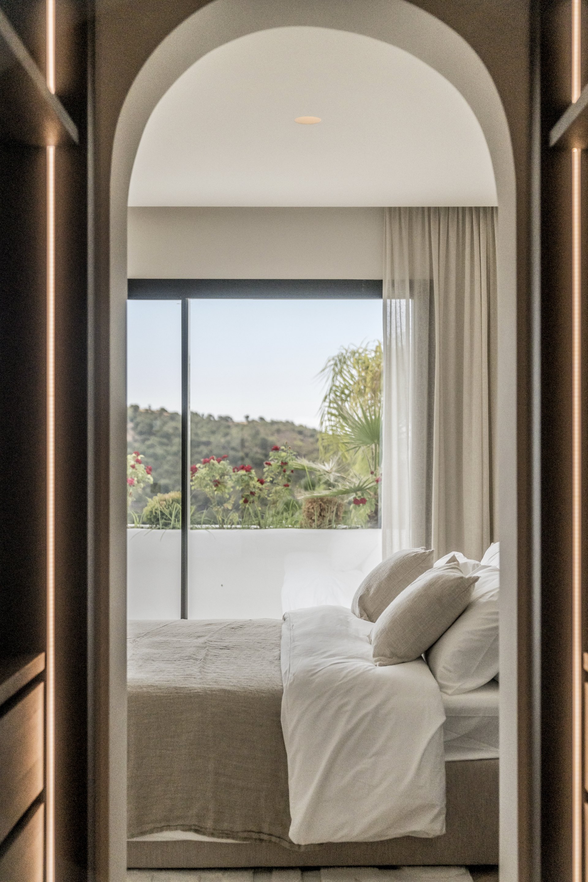 Ático exclusivo en Nueva Andalucía con Vistas Panorámicas al Mar y La Concha