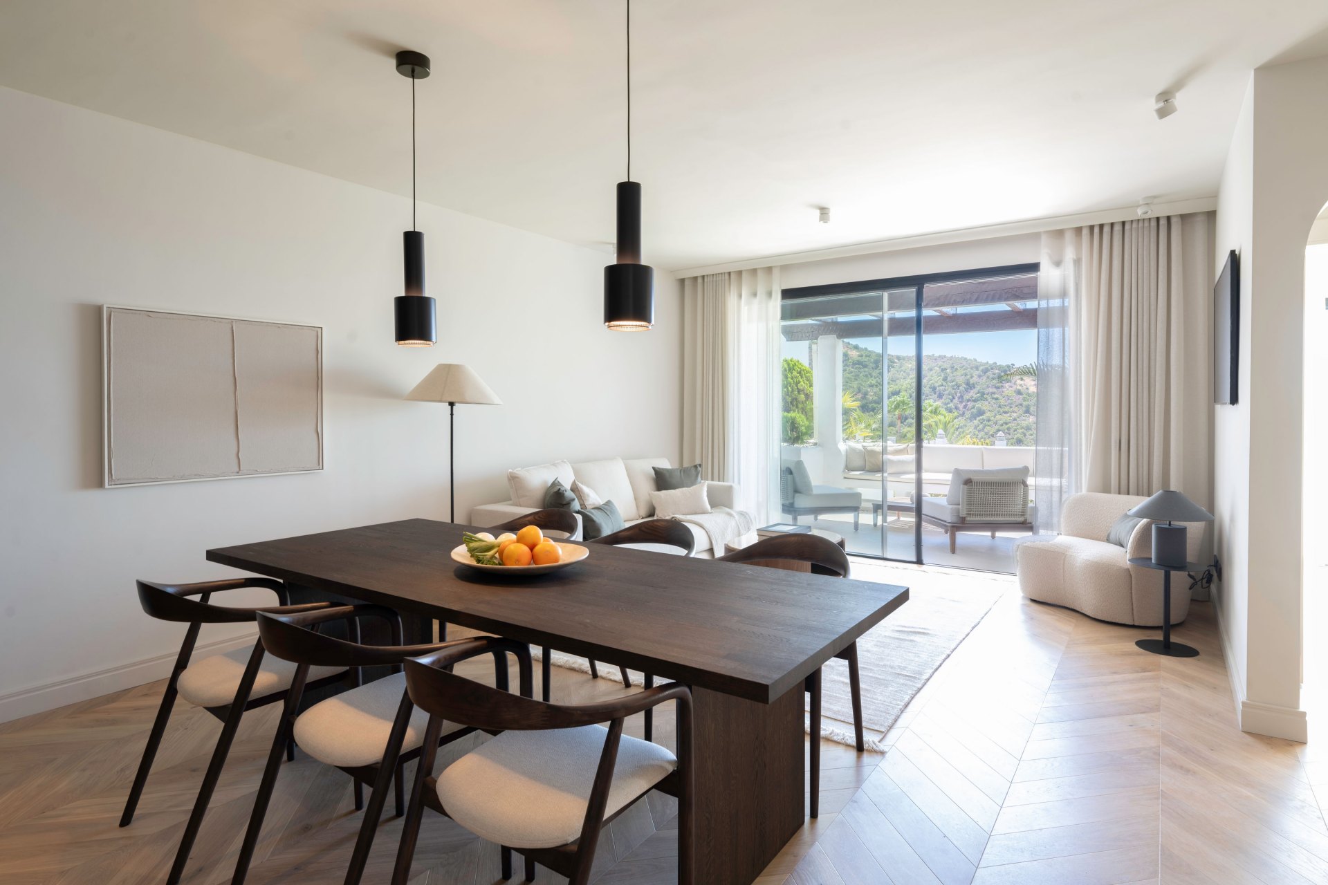 Ático exclusivo en Nueva Andalucía con Vistas Panorámicas al Mar y La Concha