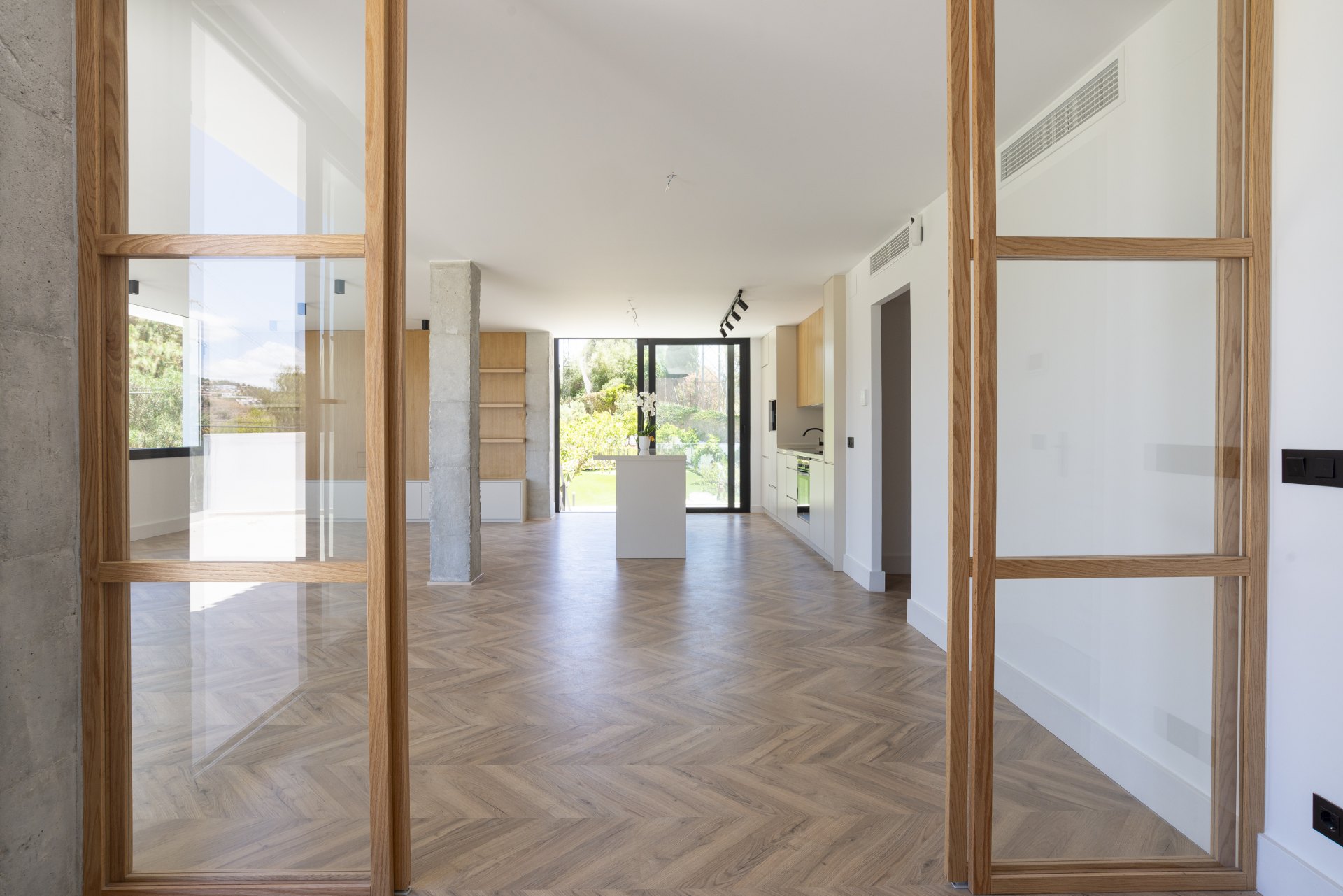 Great investment opportunity: Villa ideal for golfers, with a private putting green and located next to El Candado golf club