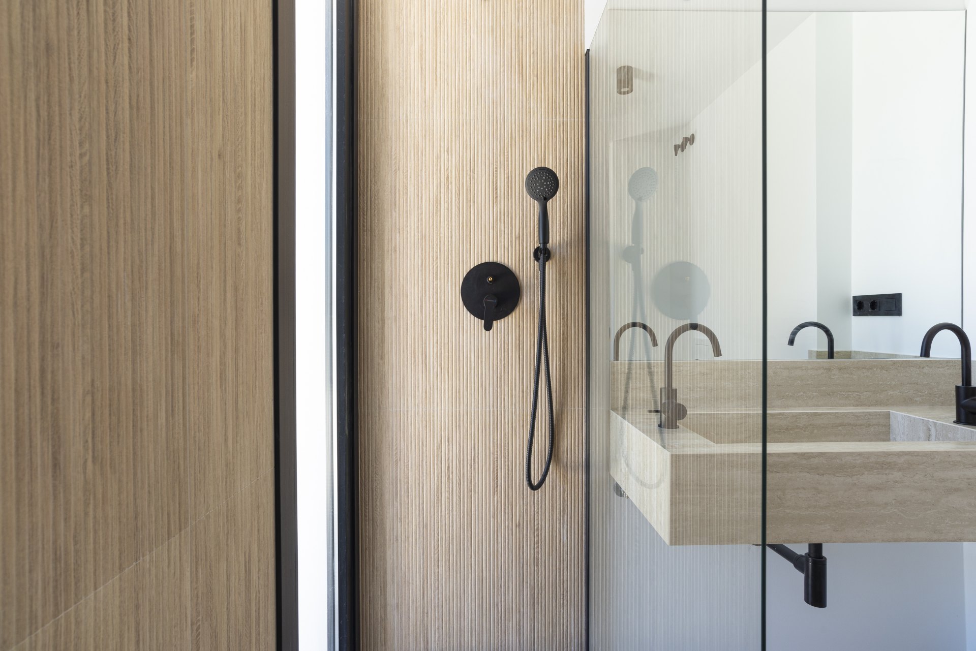 Great investment opportunity: Villa ideal for golfers, with a private putting green and located next to El Candado golf club