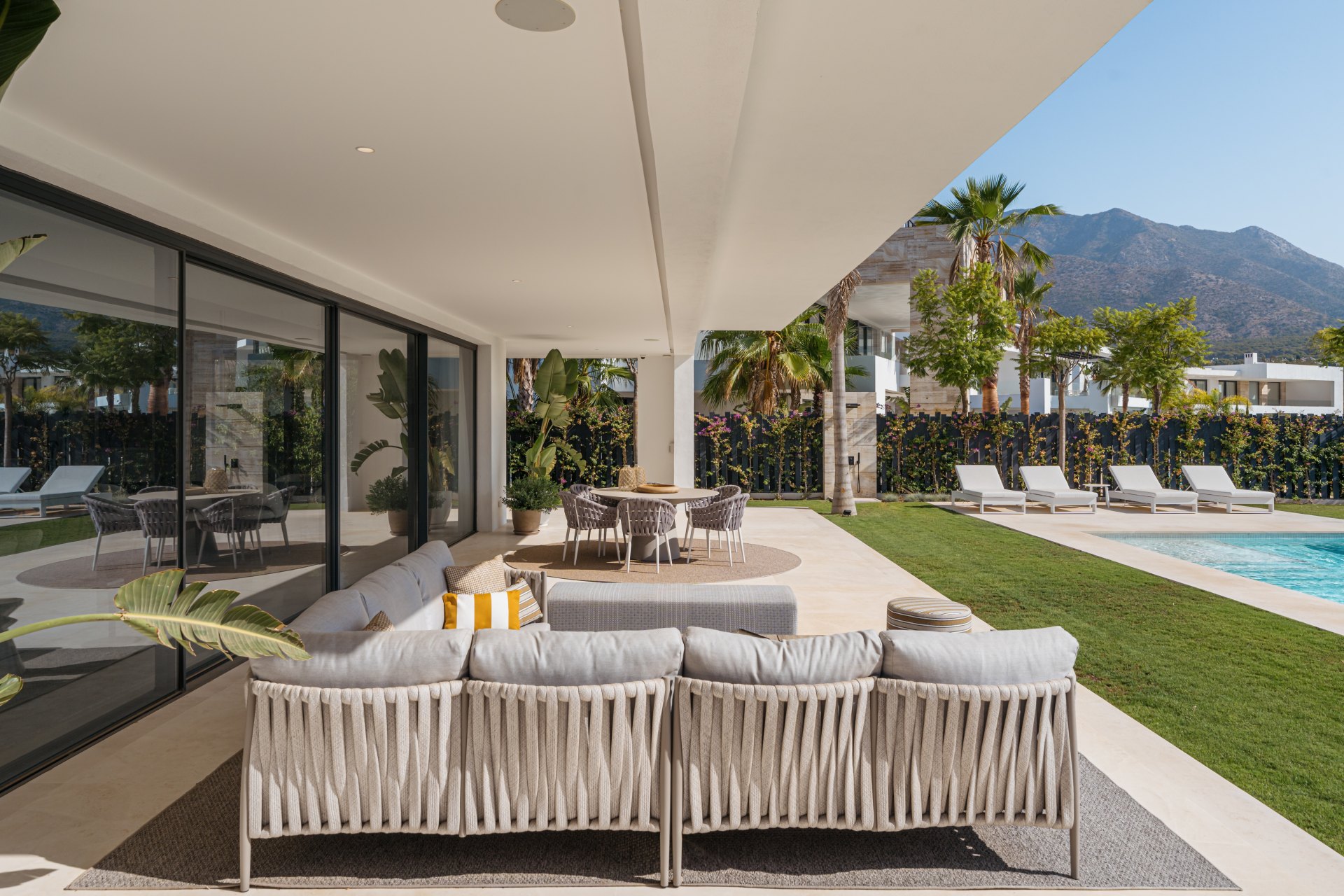 Exclusive modern villa with panoramic views and a luxury design on the Golden Mile, Marbella