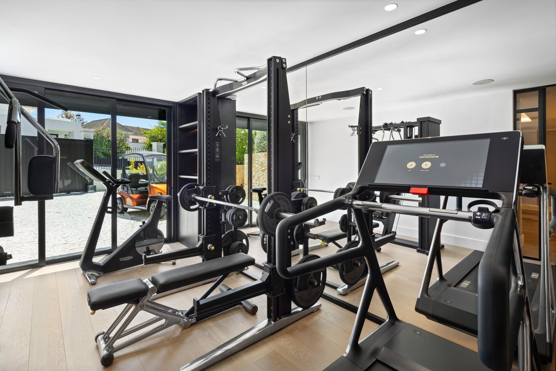 Excepcional villa moderna con características sobresalientes en Nueva Andalucía, Marbella