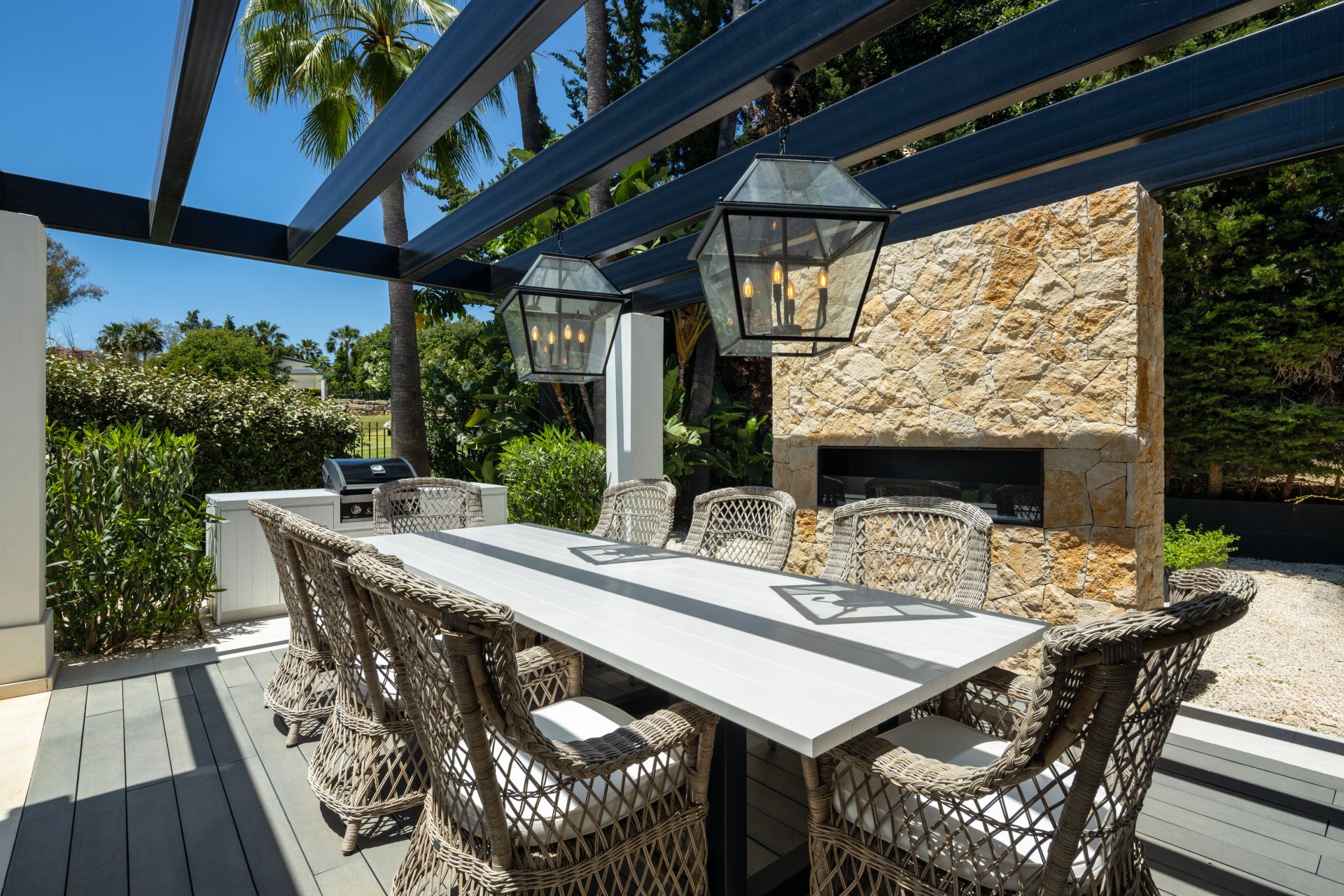 Excepcional villa moderna con características sobresalientes en Nueva Andalucía, Marbella