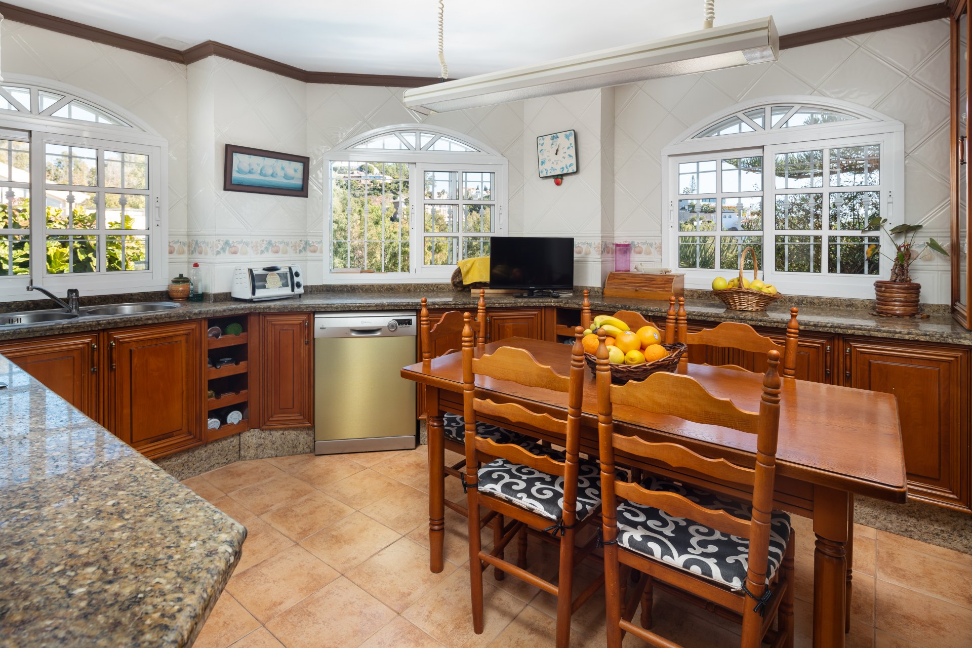 Villa exclusiva con infinitas posibilidades: su oasis mediterráneo