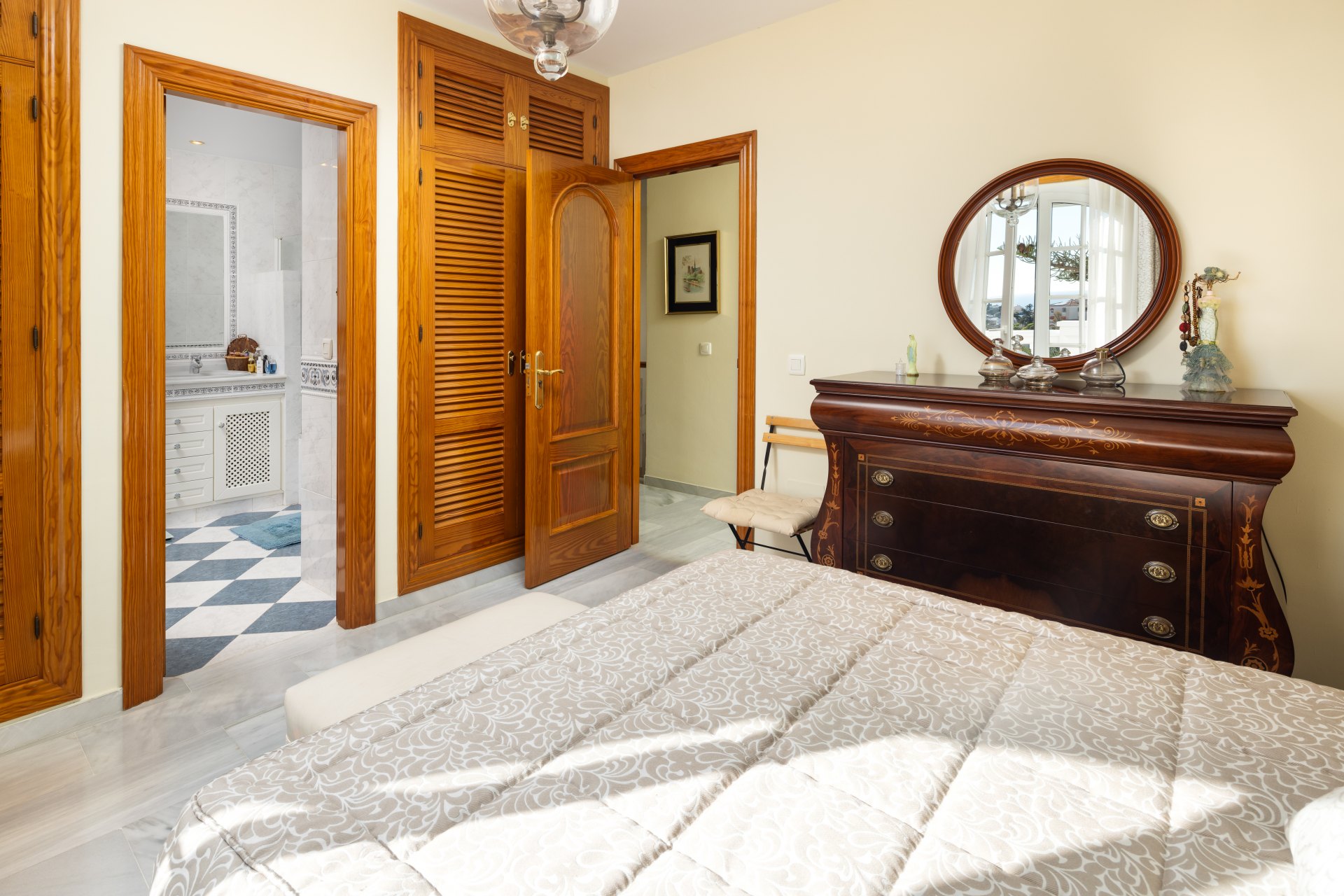 Villa exclusiva con infinitas posibilidades: su oasis mediterráneo