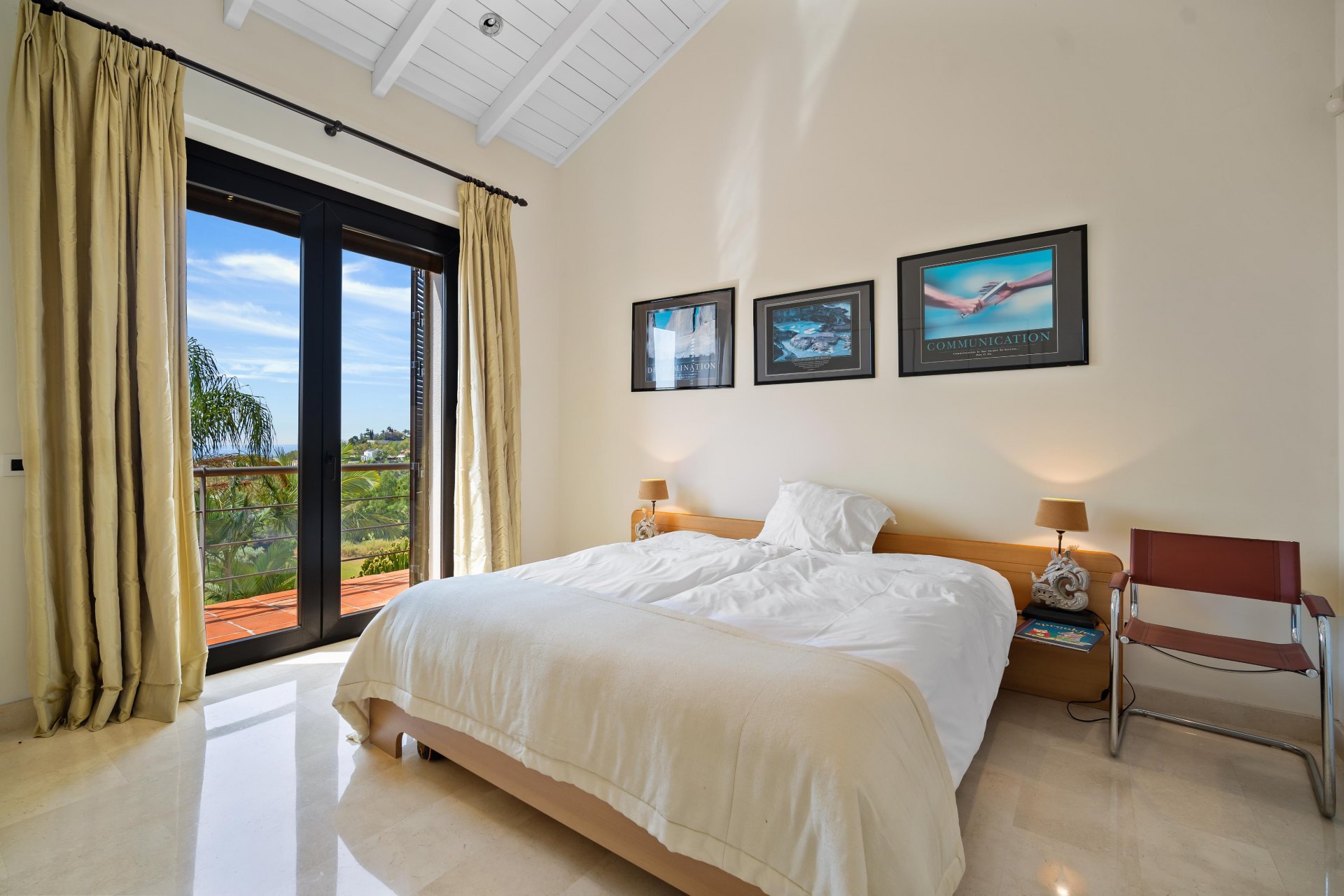 Villa en primera línea de golf con vistas inmejorables panorámicas al mar y al campo de golf