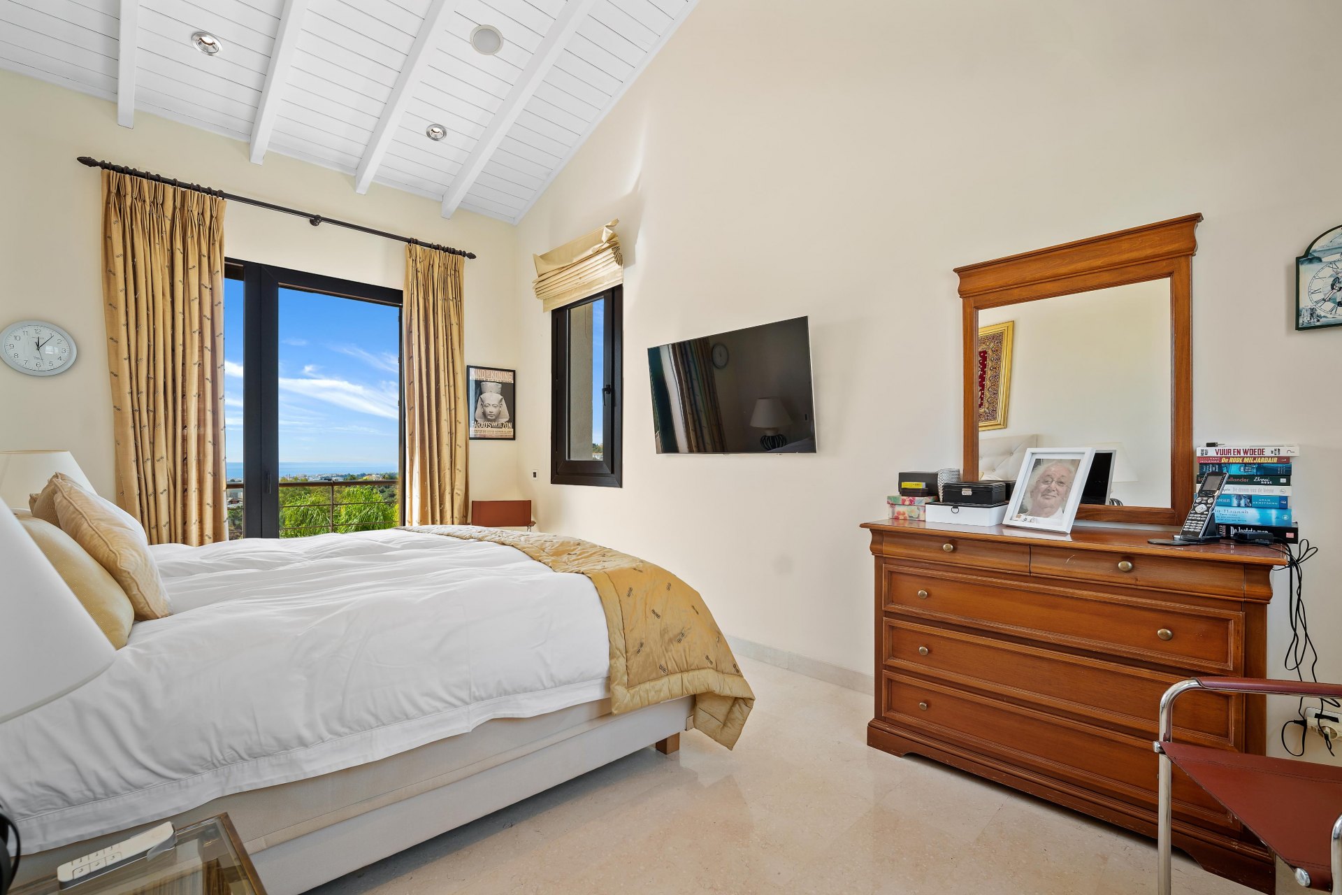 Villa en primera línea de golf con vistas inmejorables panorámicas al mar y al campo de golf