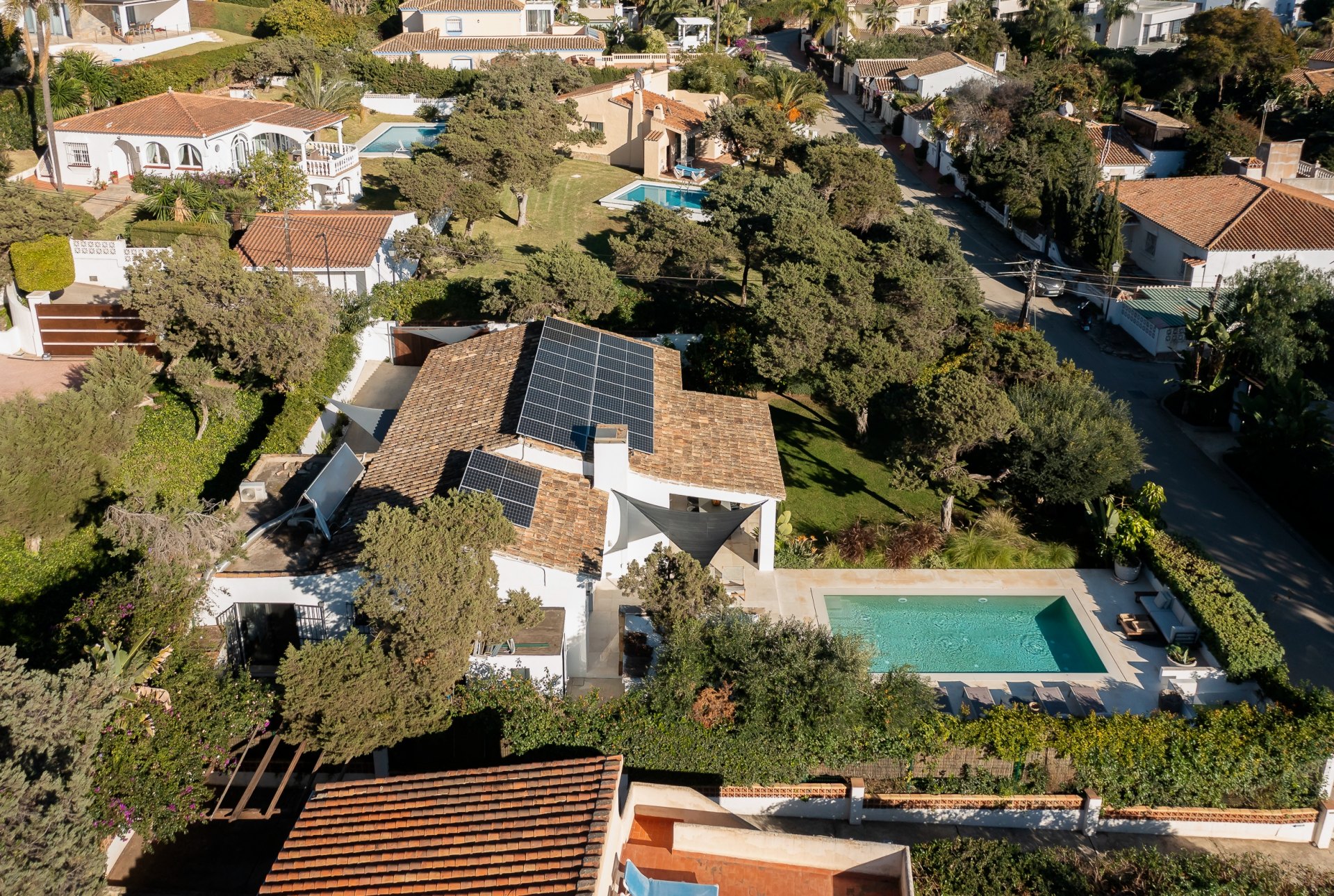 Elegante villa junto a la playa en Marbesa : Vida privada y tranquila a pocos pasos de la playa