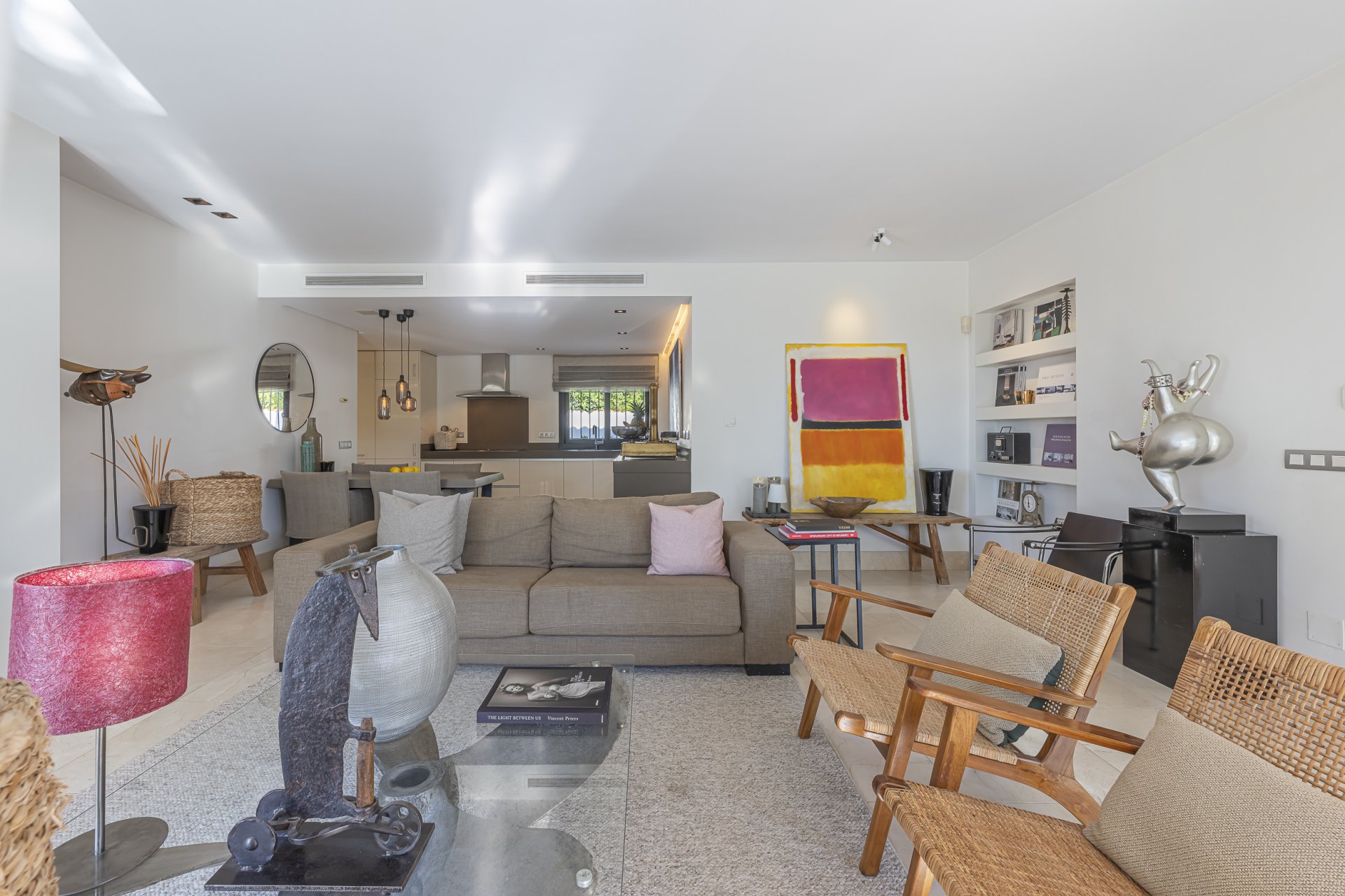 Elegante villa junto a la playa en Marbesa : Vida privada y tranquila a pocos pasos de la playa