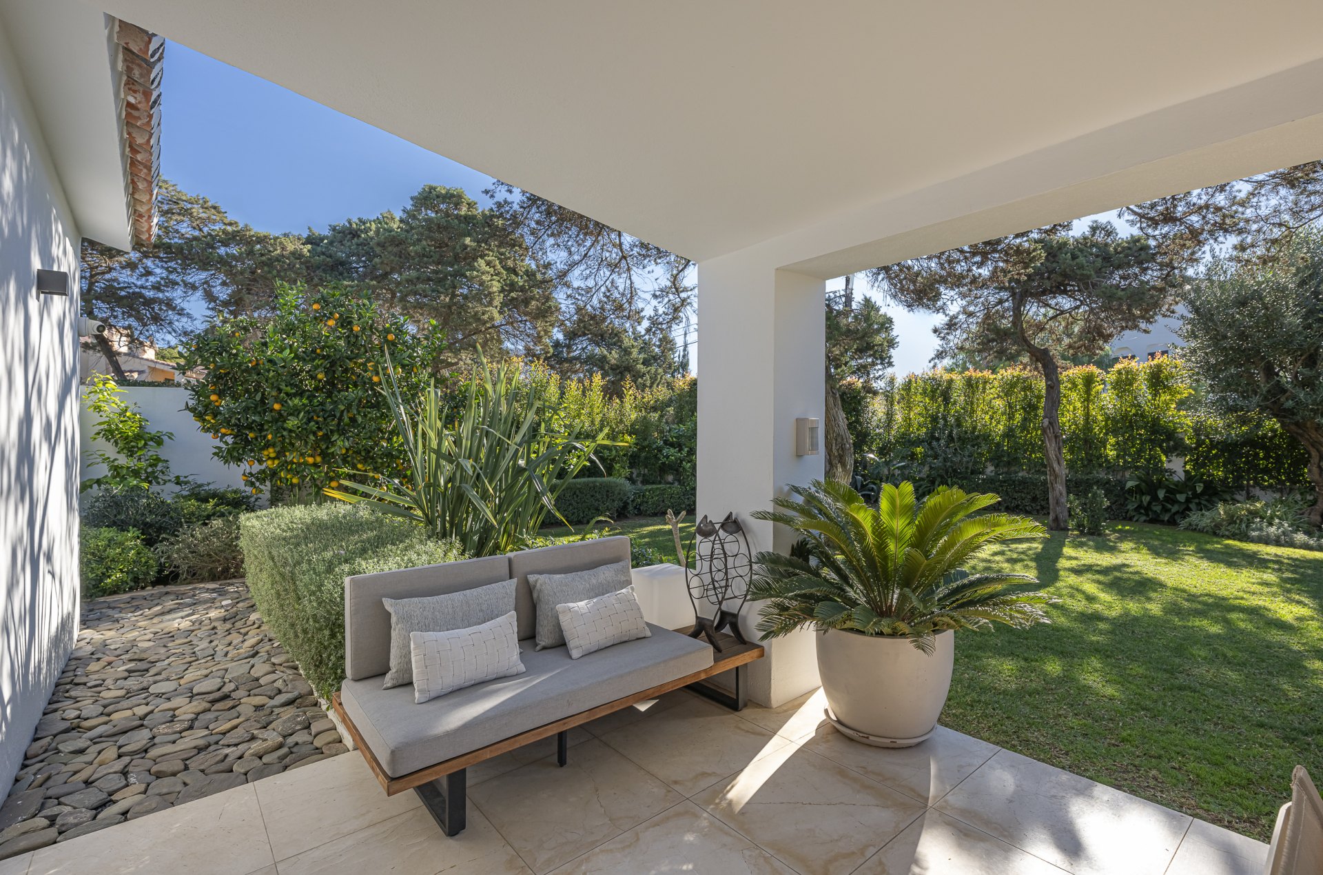 Elegante villa junto a la playa en Marbesa : Vida privada y tranquila a pocos pasos de la playa