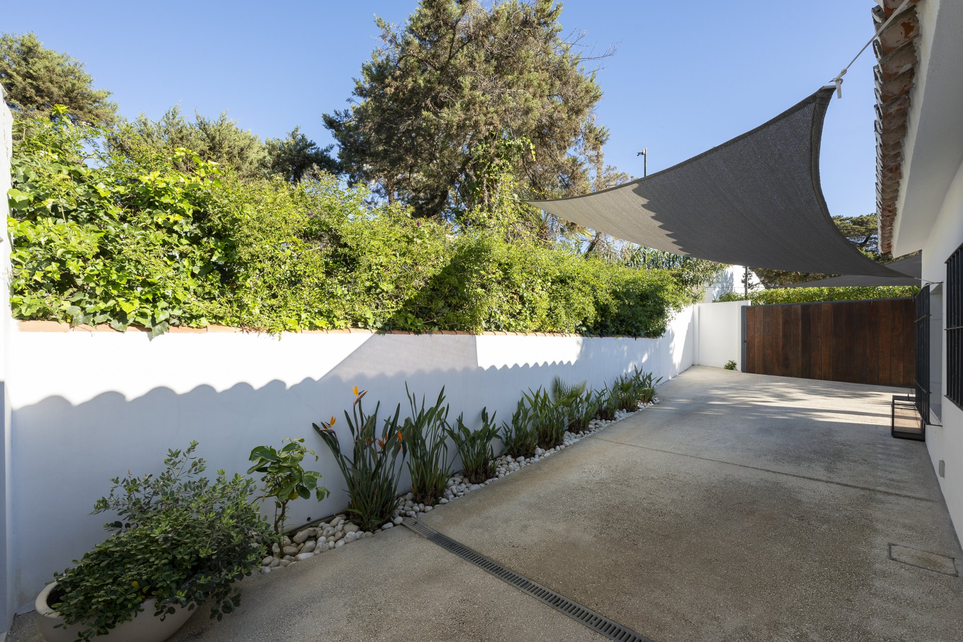 Elegante villa junto a la playa en Marbesa : Vida privada y tranquila a pocos pasos de la playa