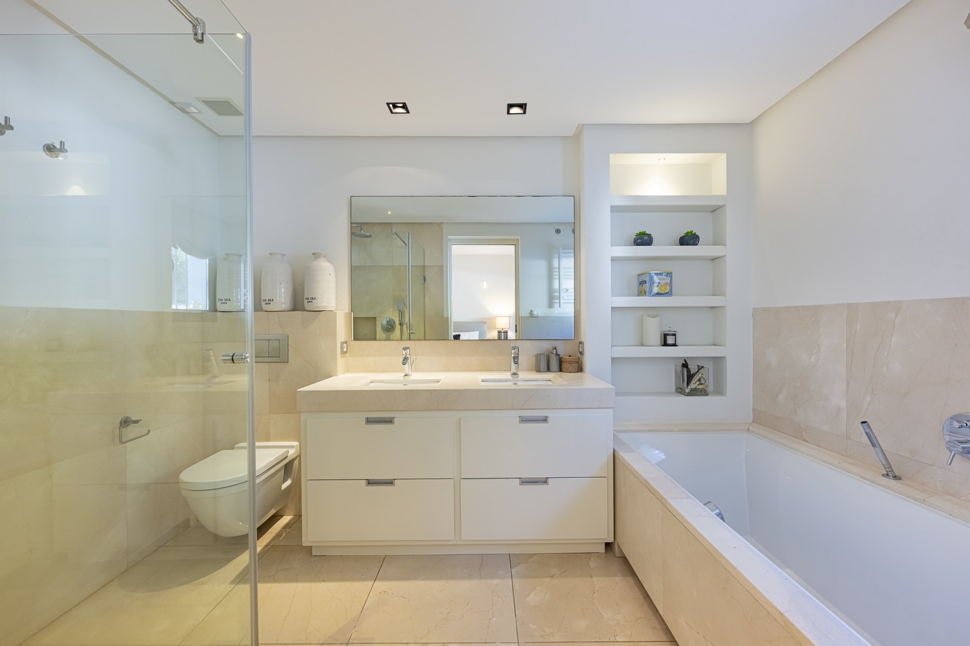 Elegante villa junto a la playa en Marbesa : Vida privada y tranquila a pocos pasos de la playa