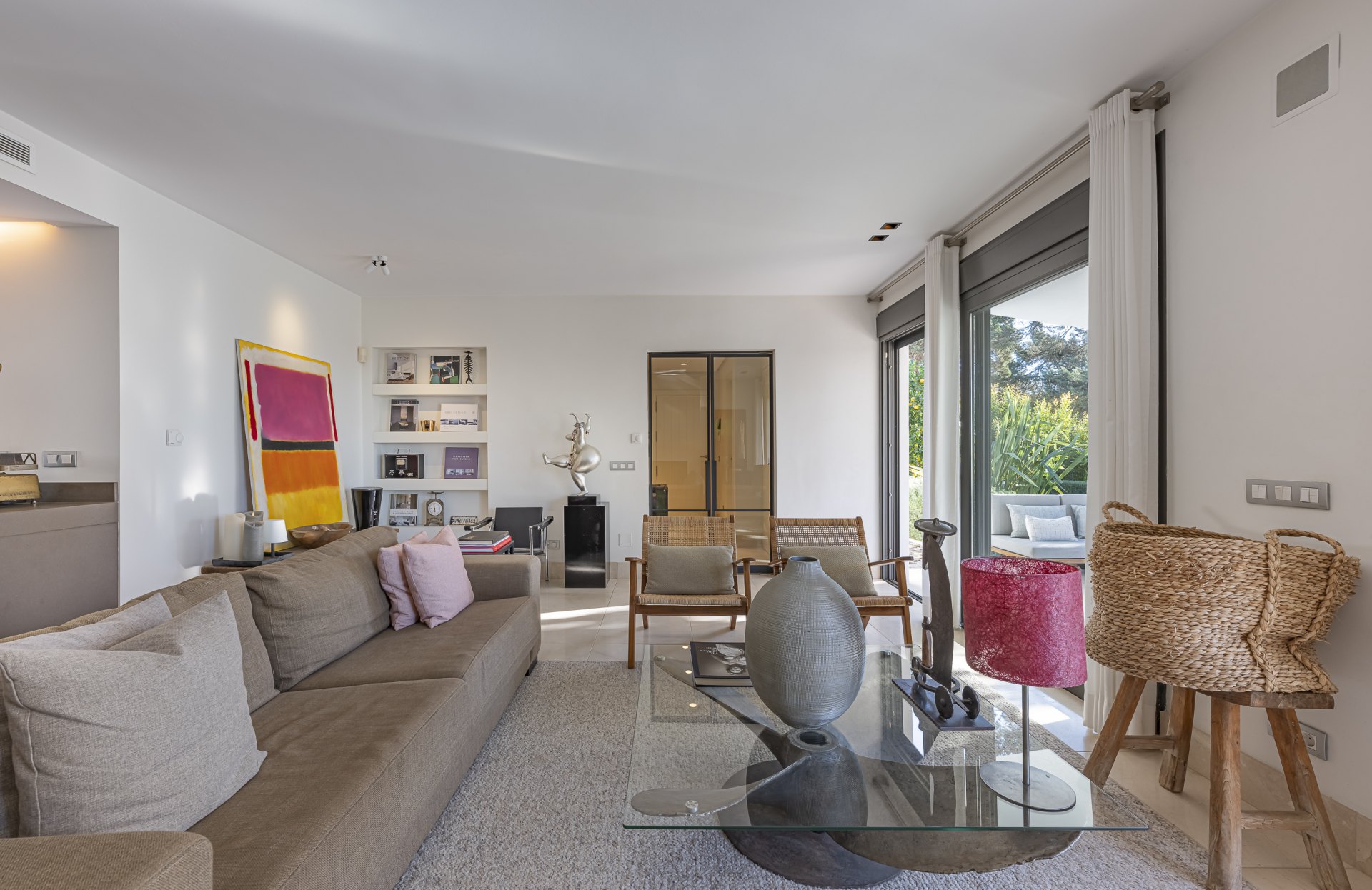 Elegante villa junto a la playa en Marbesa : Vida privada y tranquila a pocos pasos de la playa