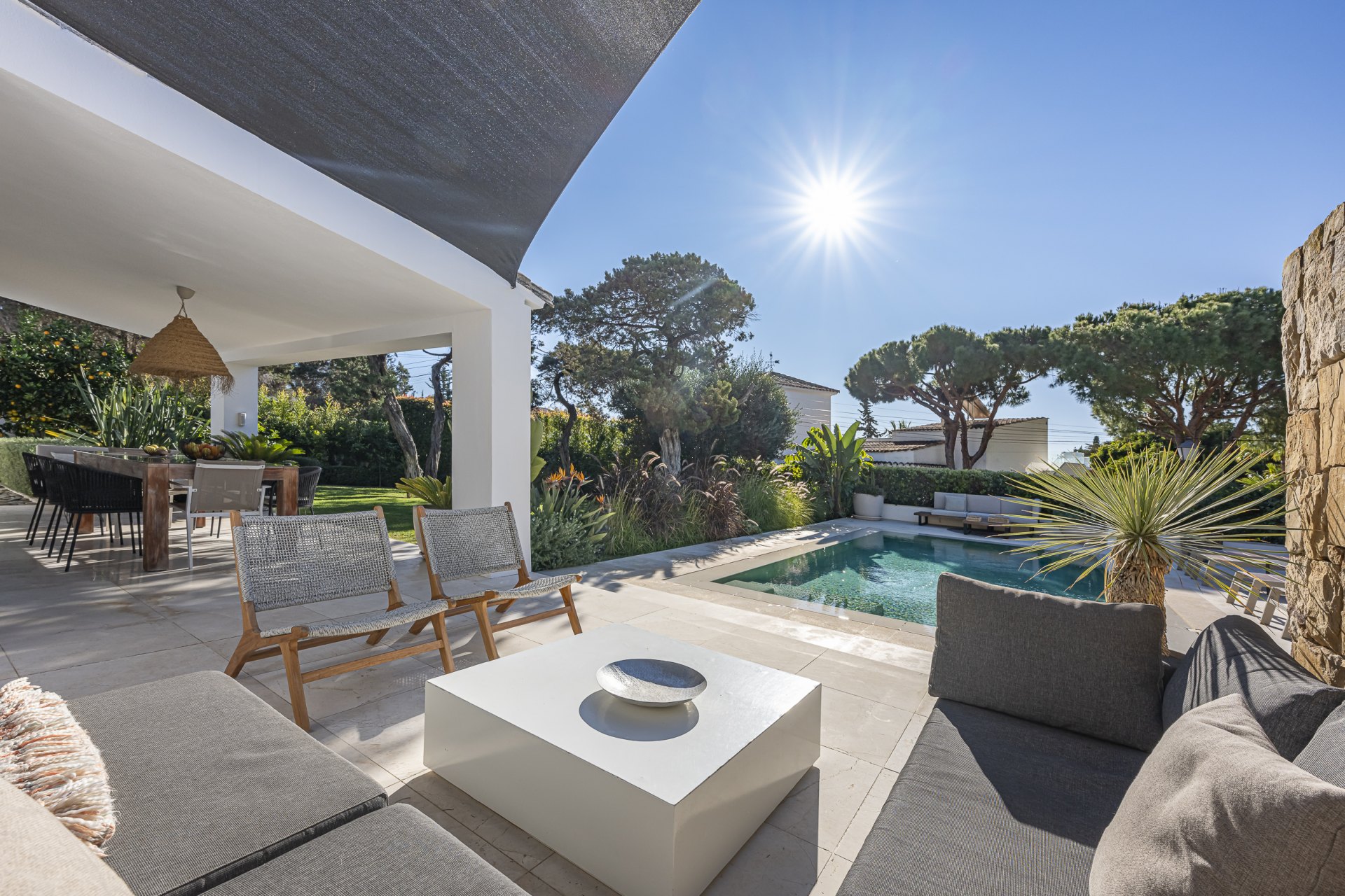 Elegante villa junto a la playa en Marbesa : Vida privada y tranquila a pocos pasos de la playa