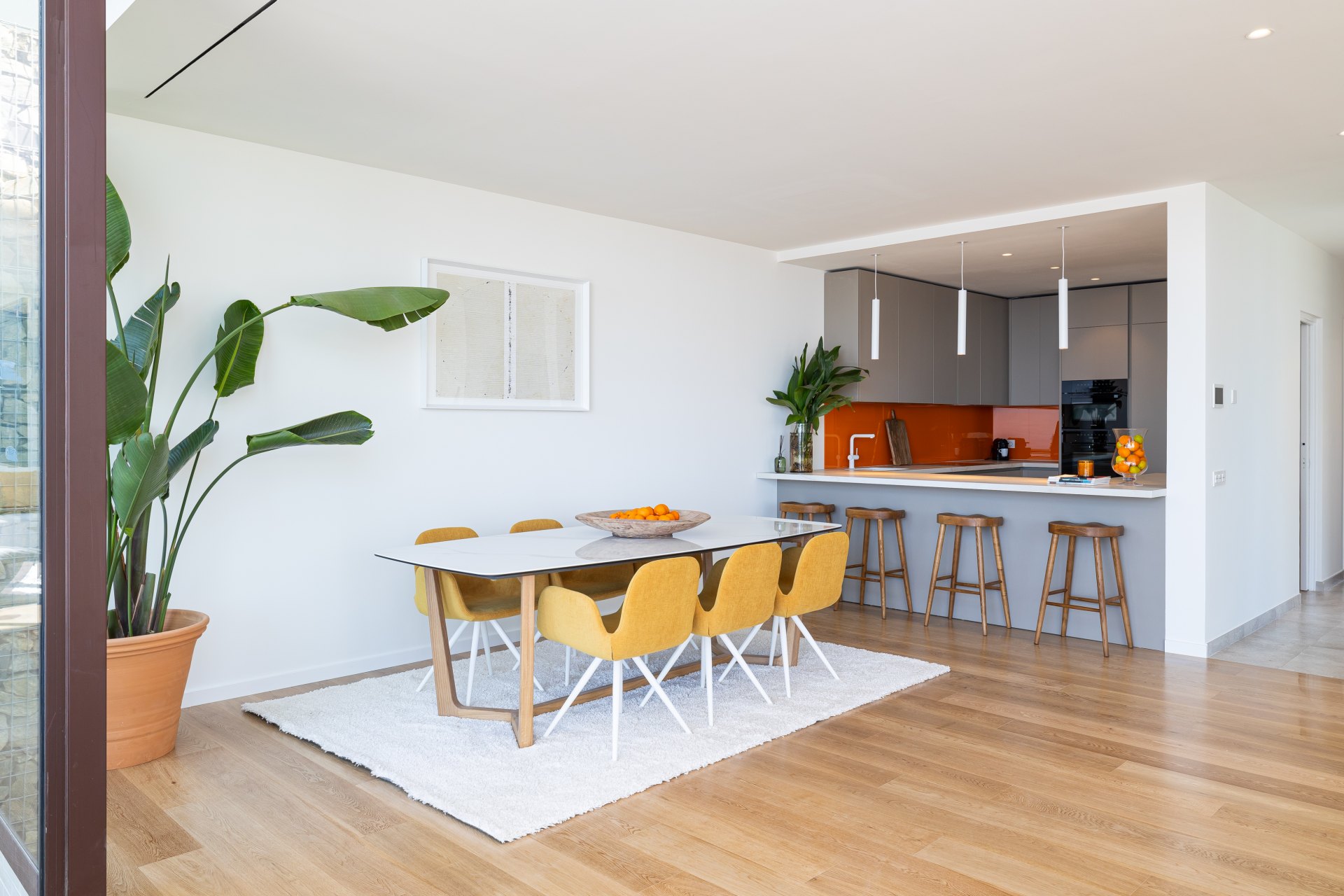 Unique villa in a development with 5-star hotel services and security in El Higuerón