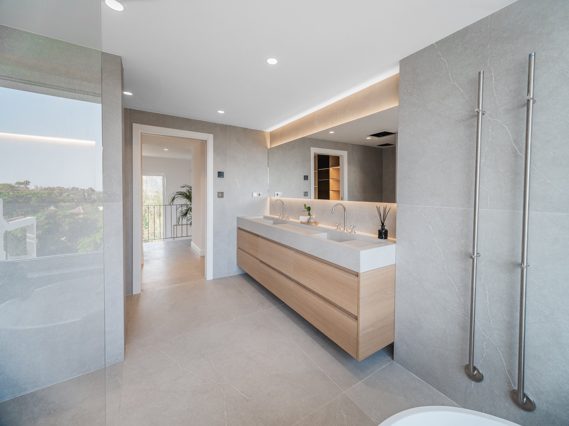 Magnificent duplex penthouse in excellent location with panoramic views and a private pool