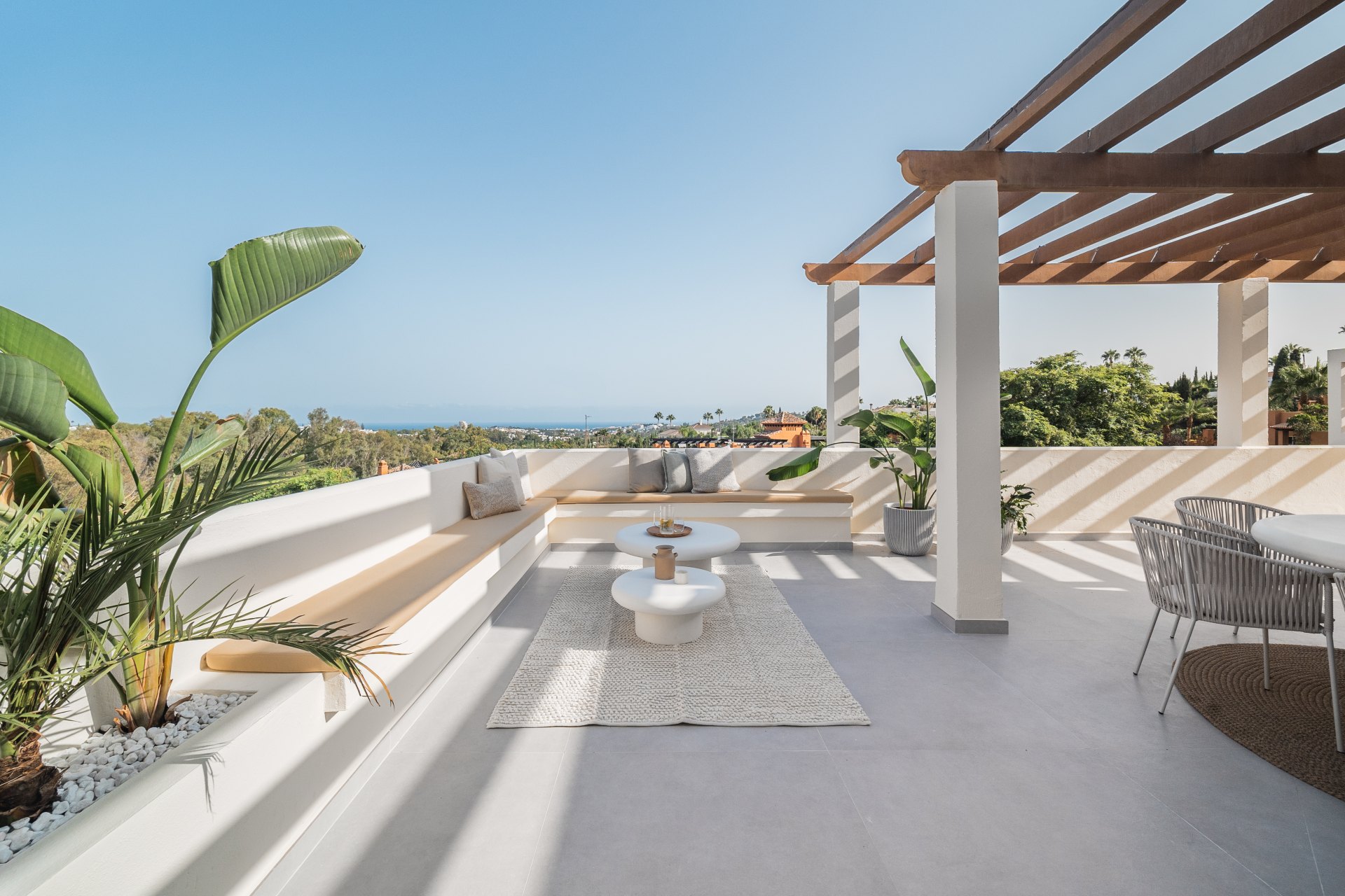 Magnificent duplex penthouse in excellent location with panoramic views and a private pool