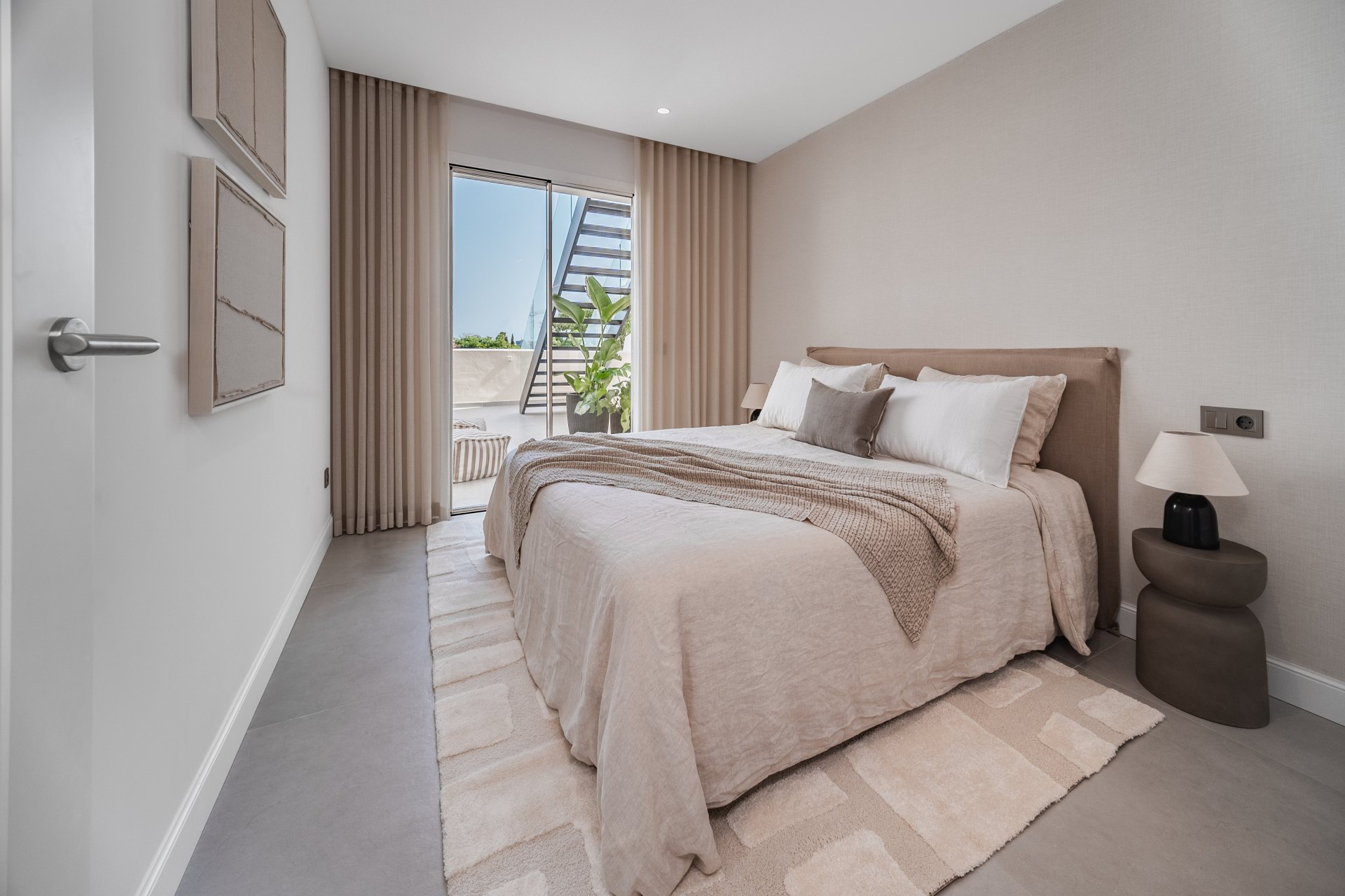 Magnificent duplex penthouse in excellent location with panoramic views and a private pool