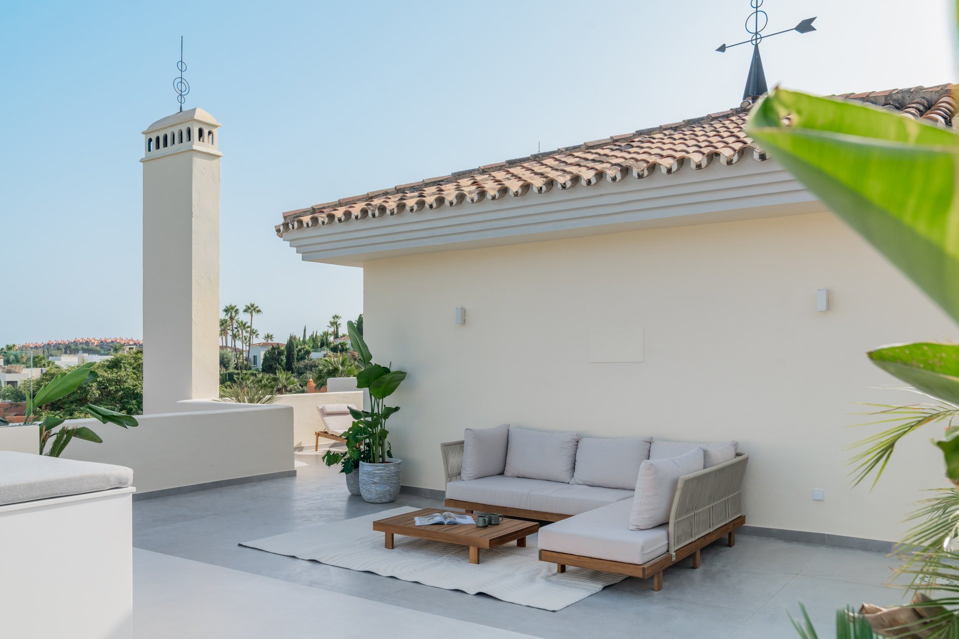 Magnificent duplex penthouse in excellent location with panoramic views and a private pool