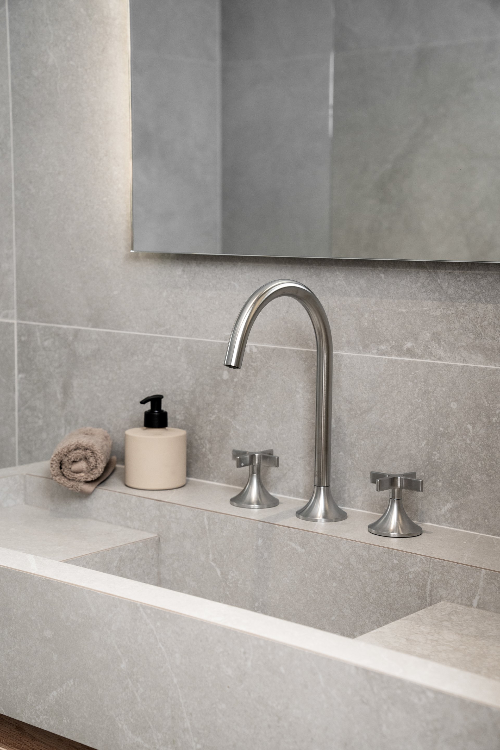 Magnificent duplex penthouse in excellent location with panoramic views and a private pool