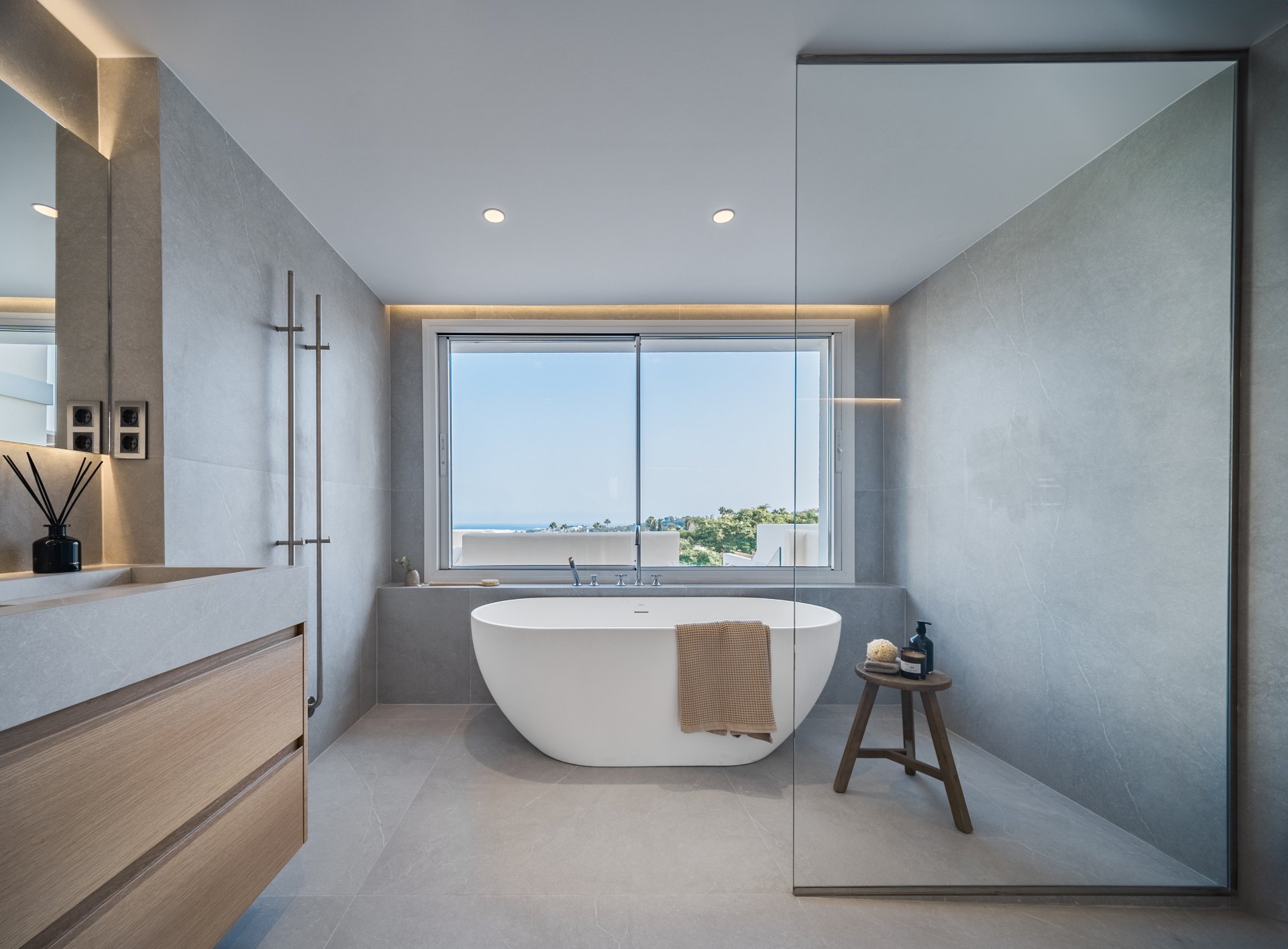 Magnificent duplex penthouse in excellent location with panoramic views and a private pool