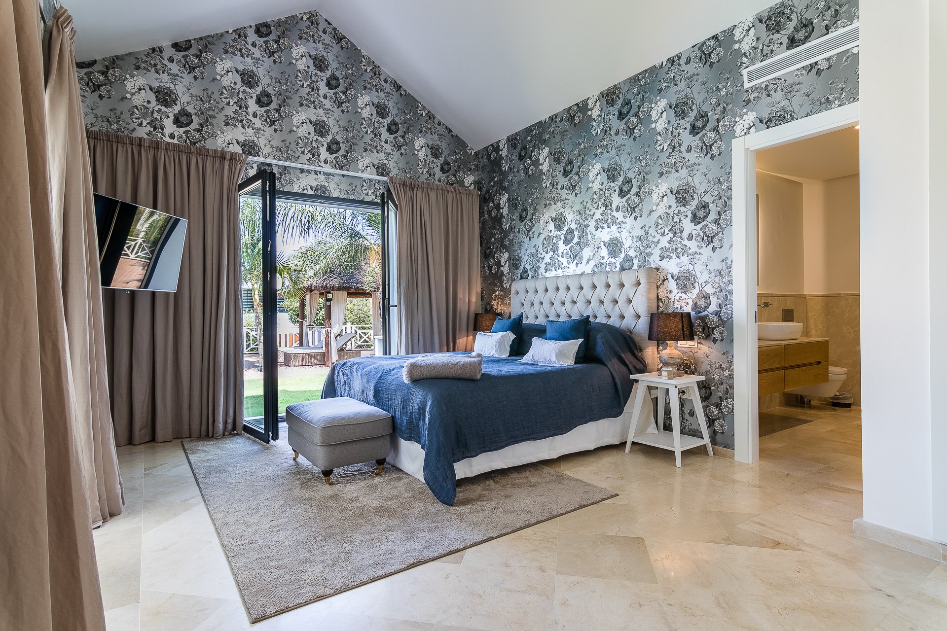 Charming villa that perfectly combines modernity with traditional Andalusian charm