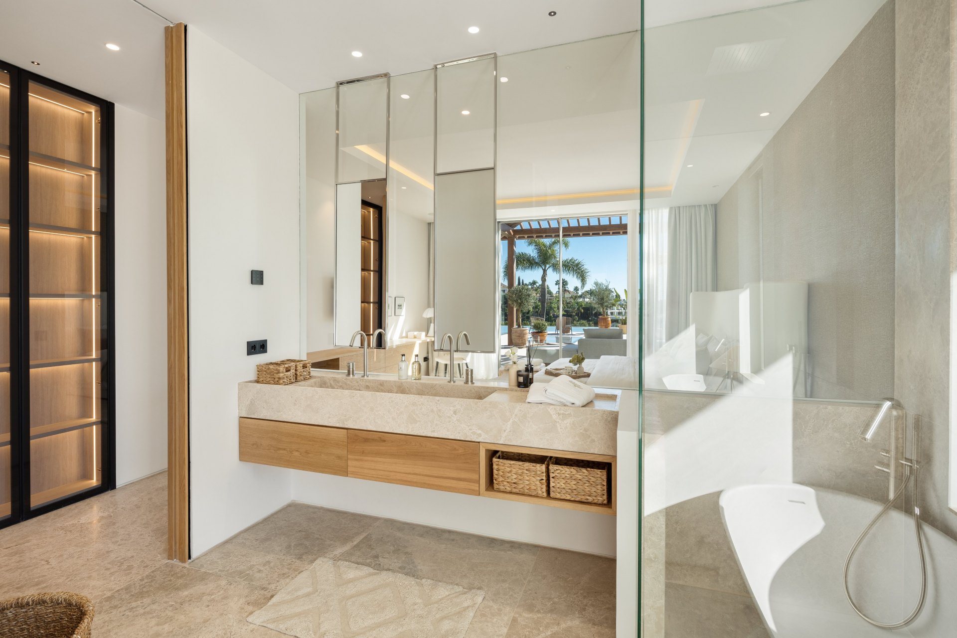 Impressive villa in prime frontline golf location in Aloha