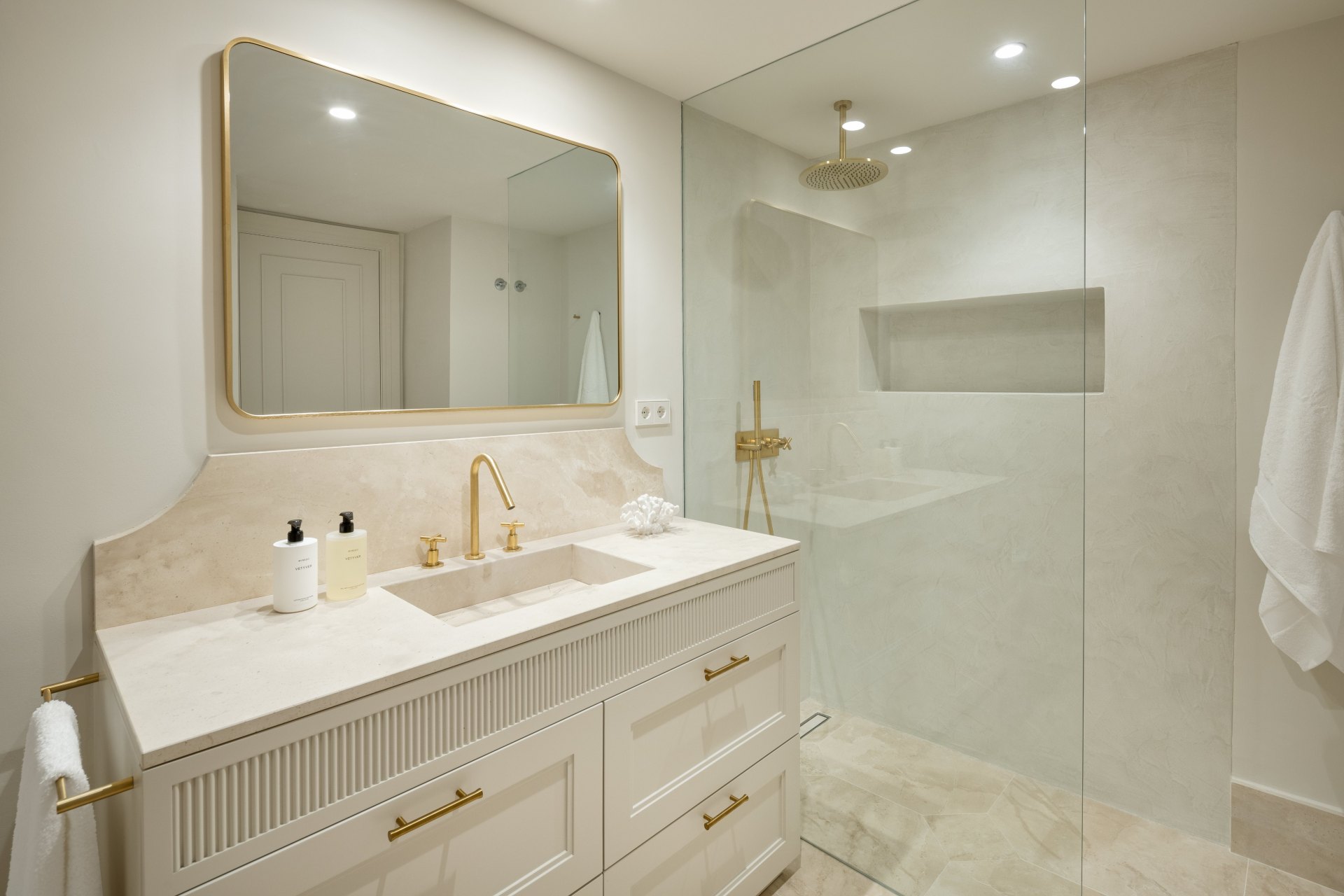 Encantadora villa de lujo que refleja elegancia en cada rincón