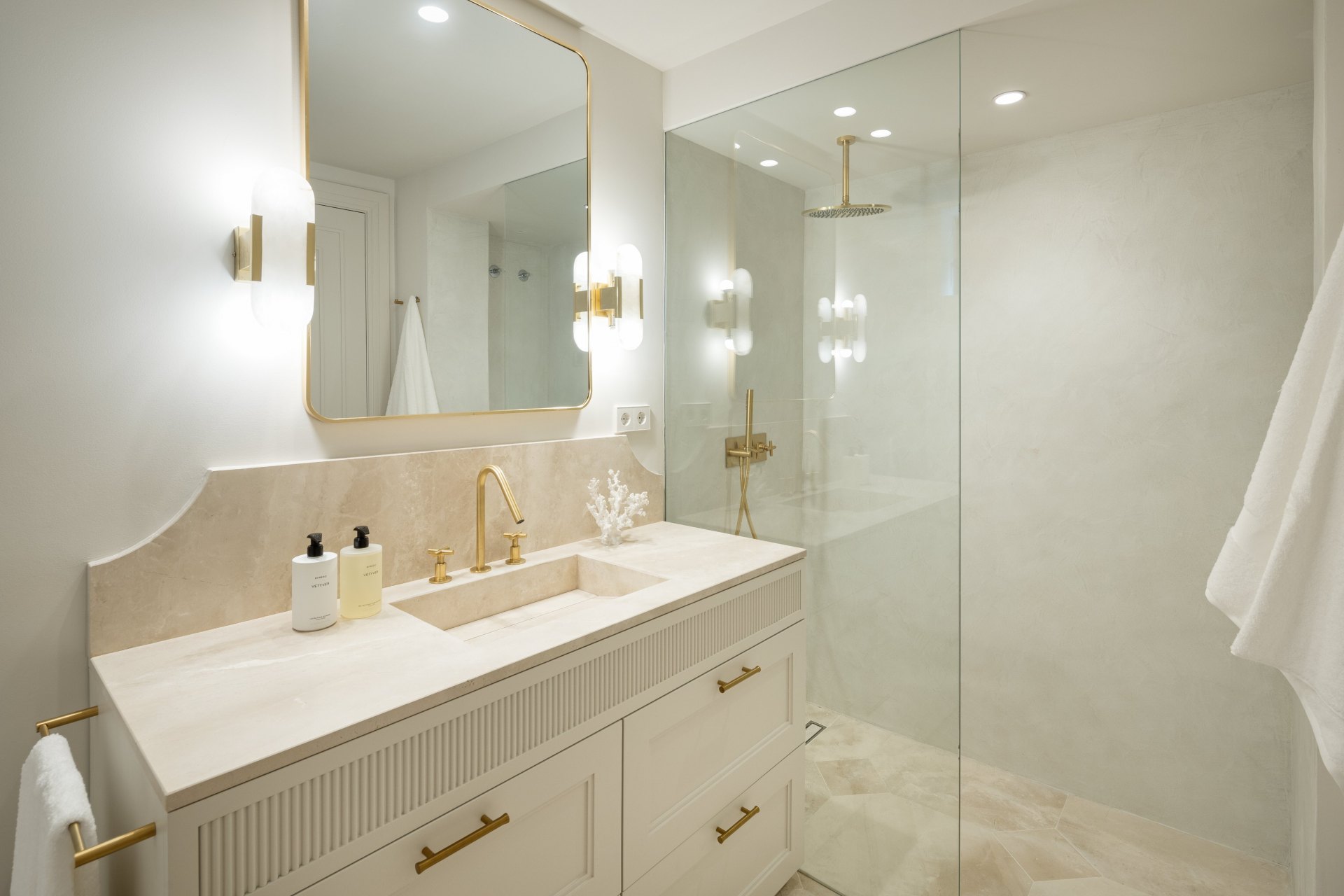 Encantadora villa de lujo que refleja elegancia en cada rincón