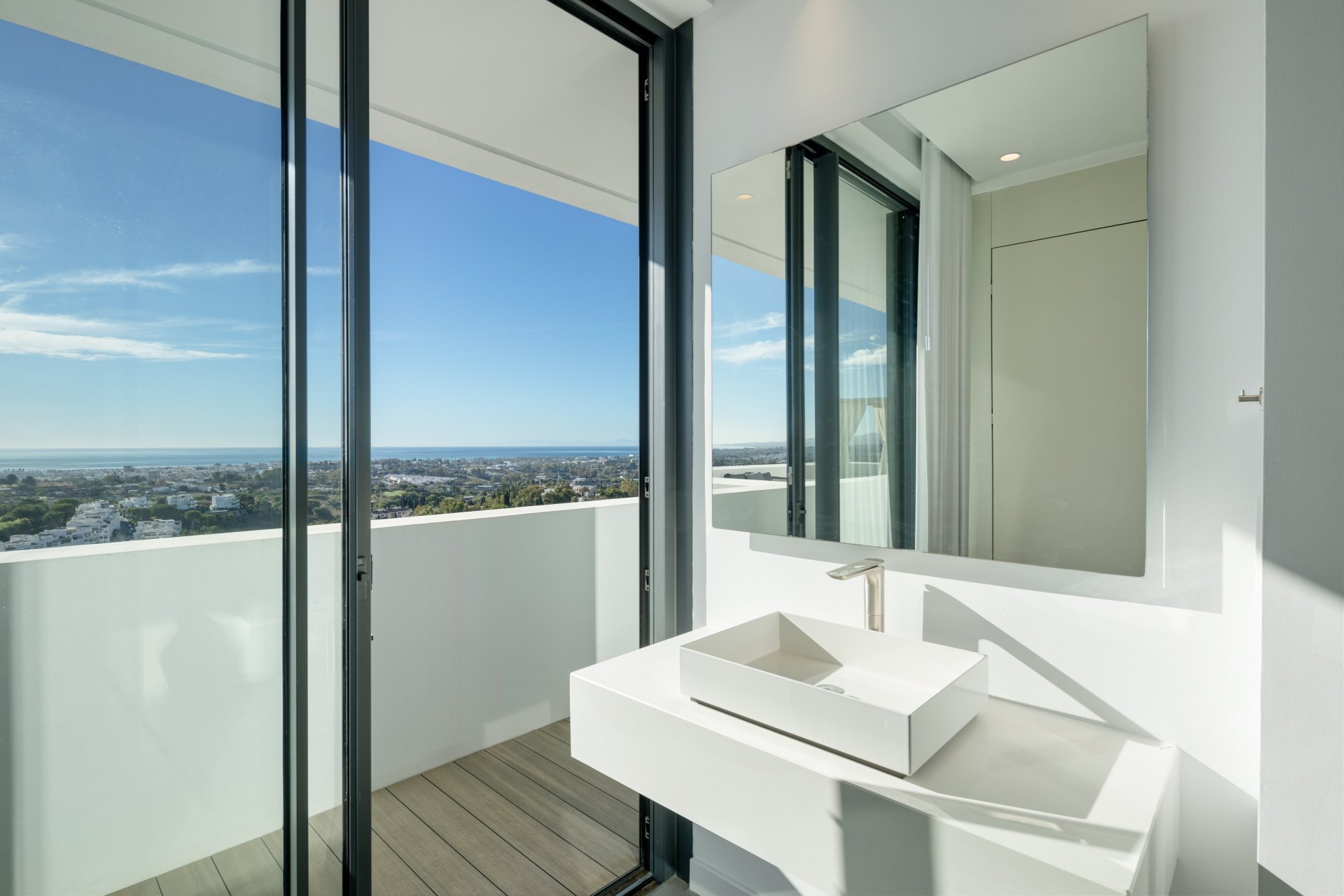 Villa contemporánea con vistas incomparables al Mar Mediterráneo y costa de África