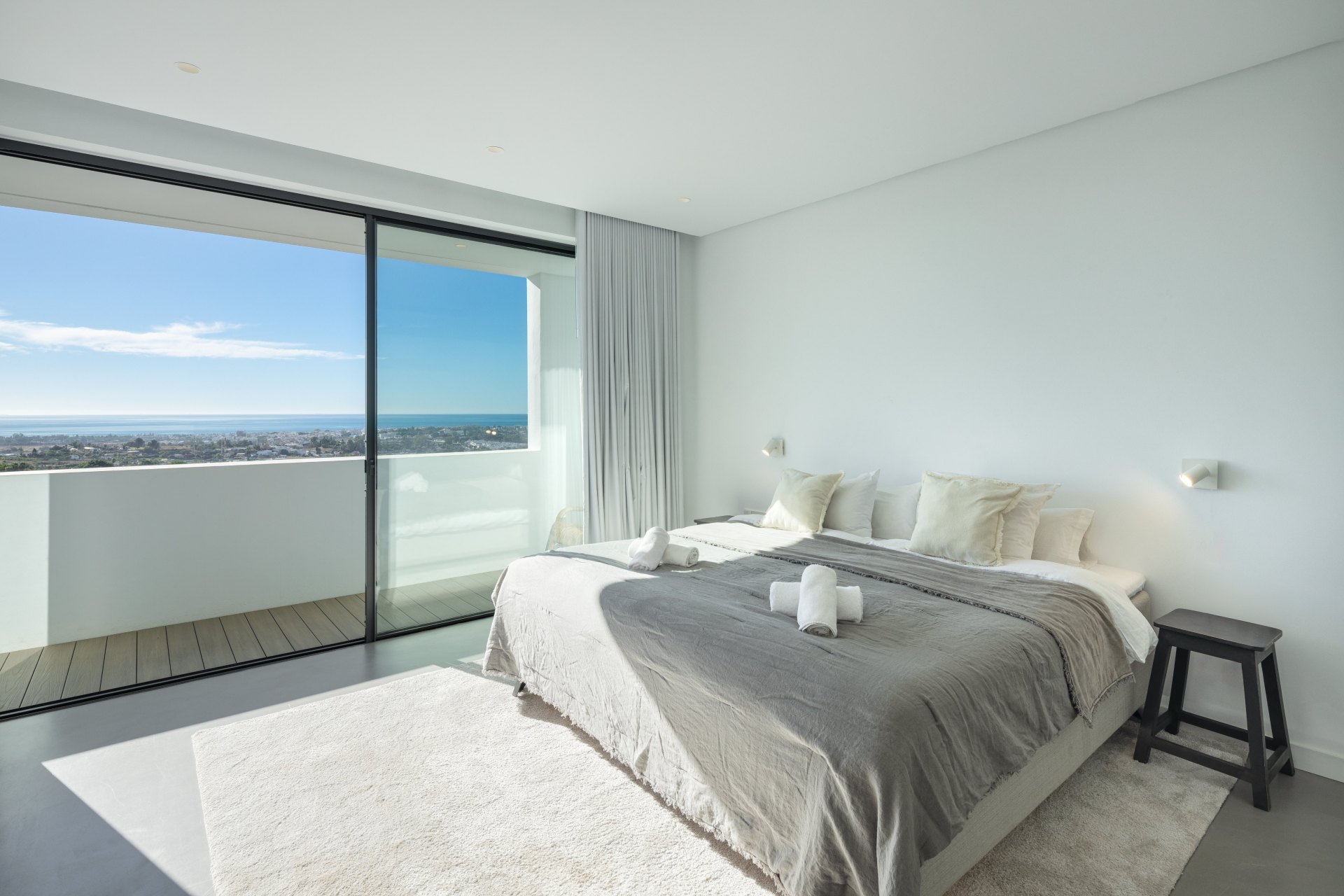 Villa contemporánea con vistas incomparables al Mar Mediterráneo y costa de África