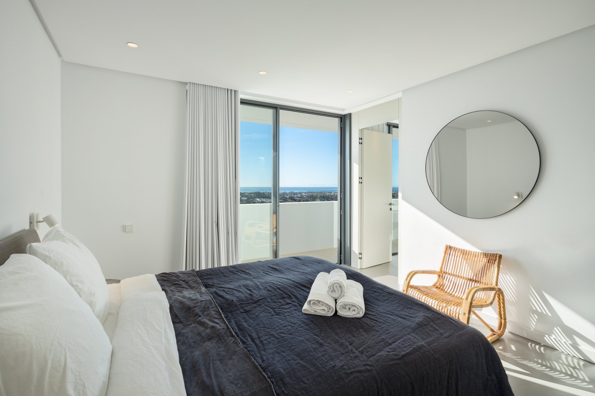 Villa contemporánea con vistas incomparables al Mar Mediterráneo y costa de África