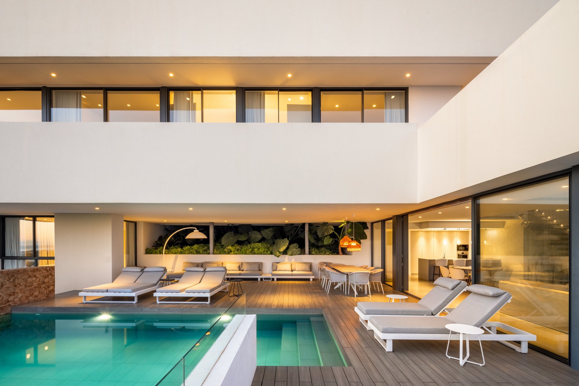 Villa contemporánea con vistas incomparables al Mar Mediterráneo y costa de África