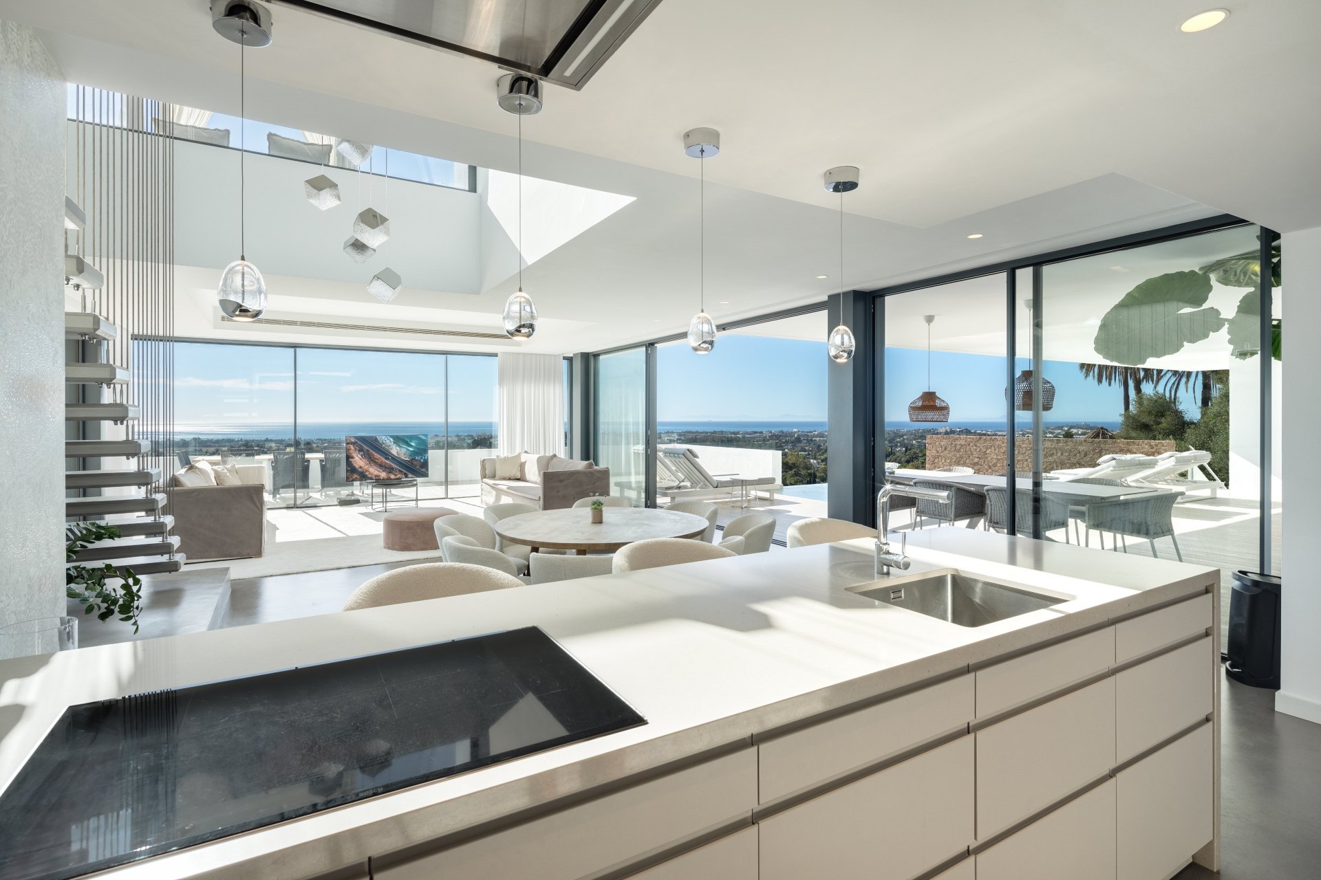 Villa contemporánea con vistas incomparables al Mar Mediterráneo y costa de África