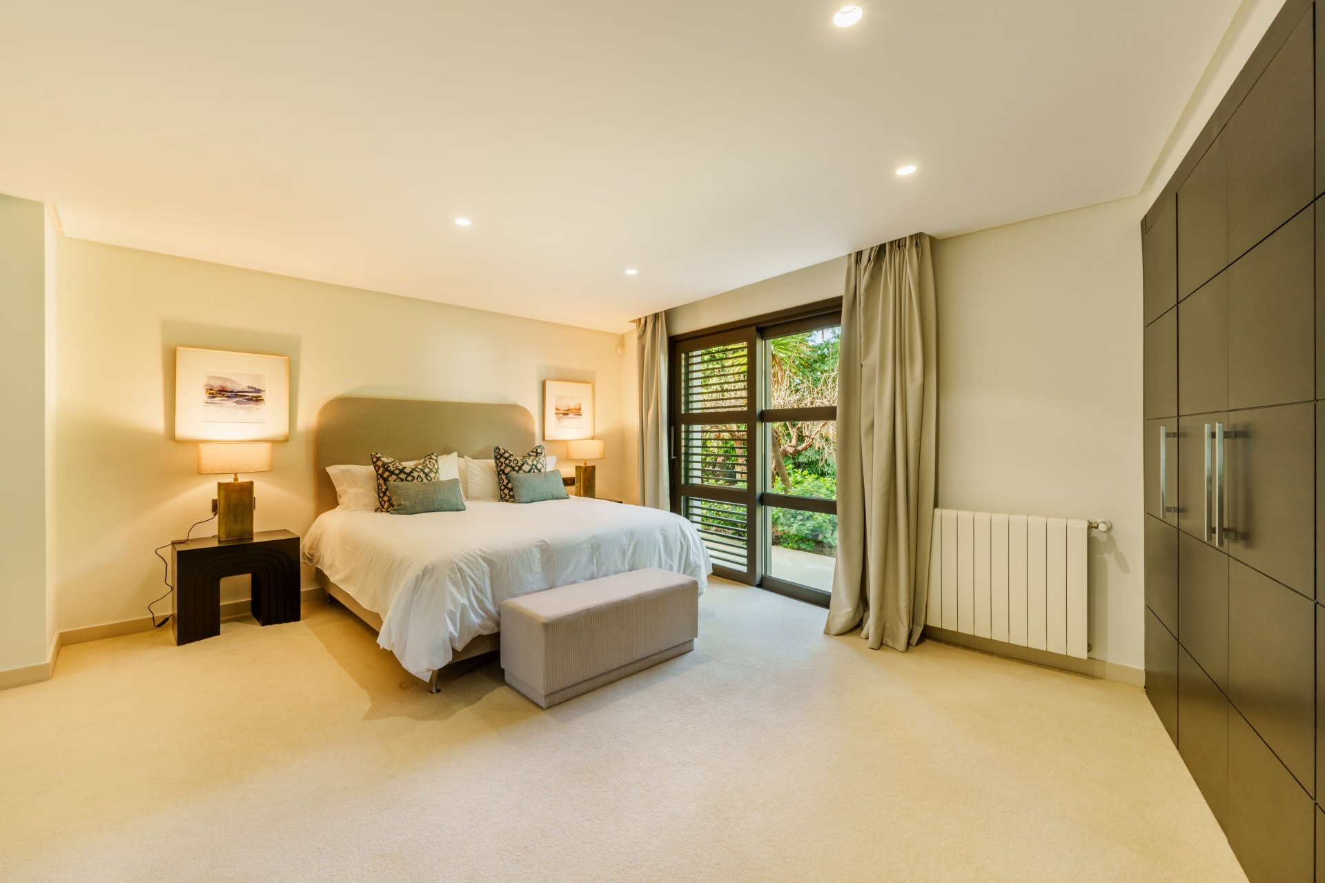 Villa full of beauty with a lush botanical garden in La Cerquilla