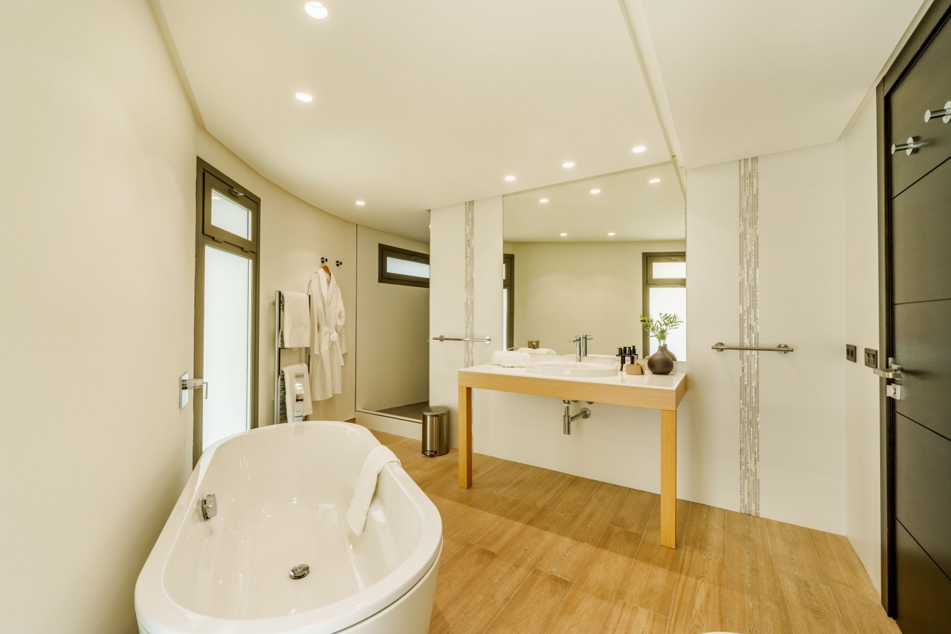 Villa full of beauty with a lush botanical garden in La Cerquilla