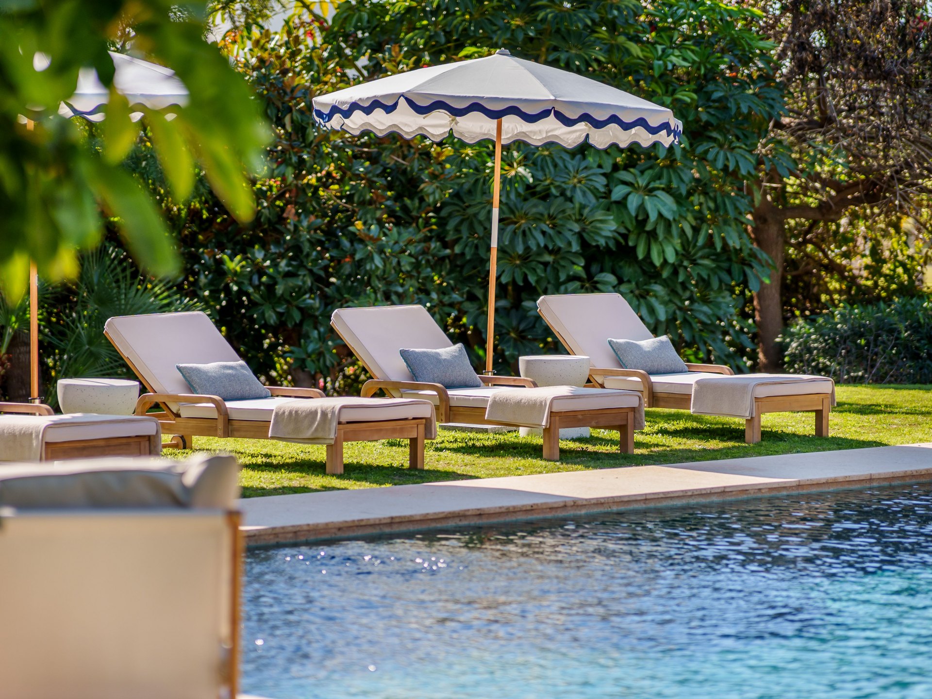 Villa full of beauty with a lush botanical garden in La Cerquilla