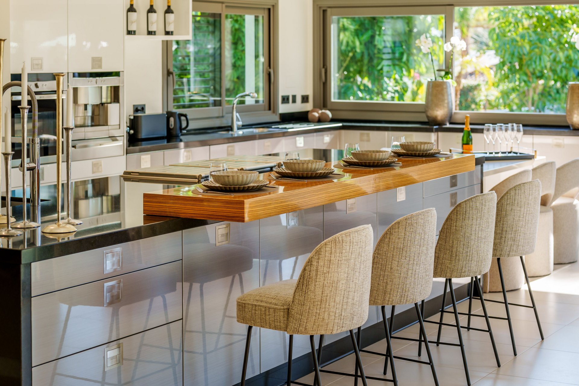 Villa full of beauty with a lush botanical garden in La Cerquilla