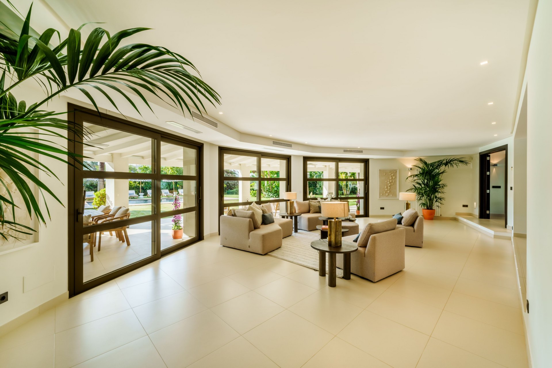 Villa full of beauty with a lush botanical garden in La Cerquilla