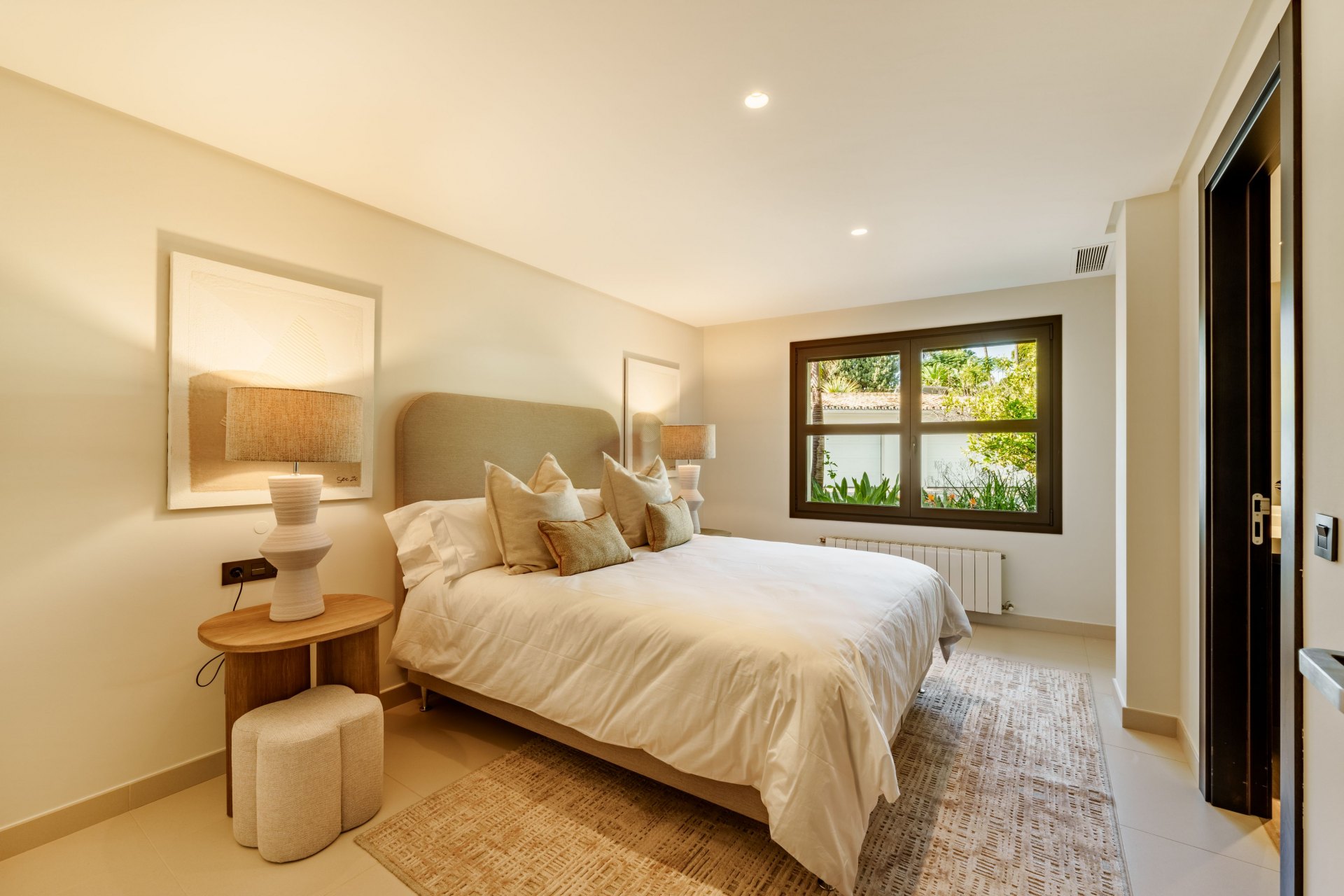 Villa full of beauty with a lush botanical garden in La Cerquilla